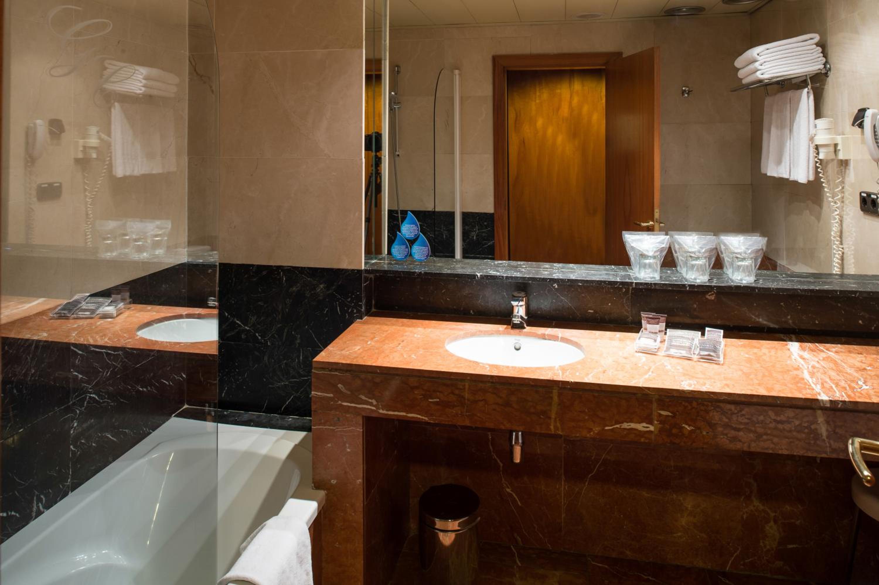 Triple Room (3 Adults) photo 3