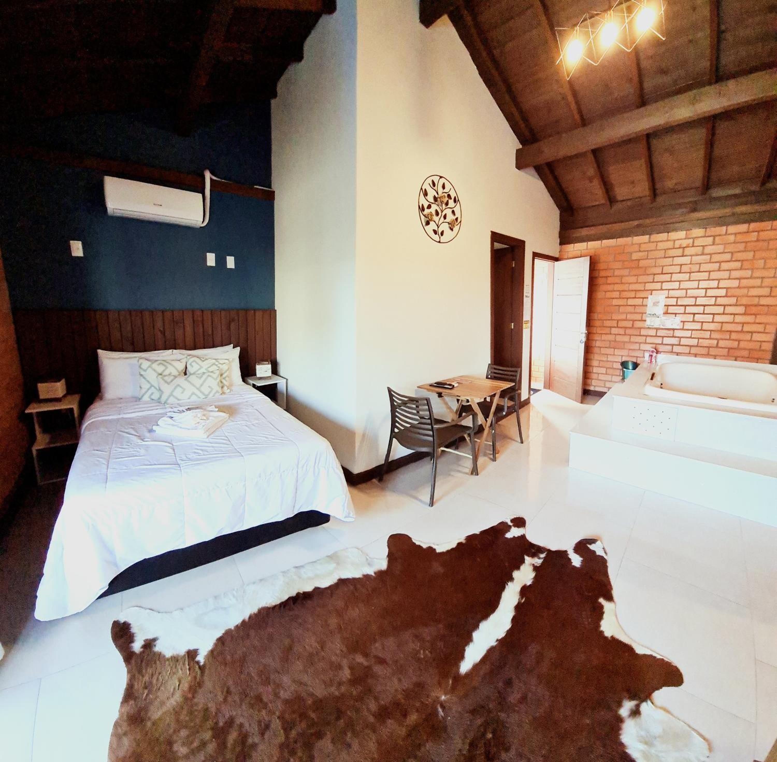 Suite with Hot Tub