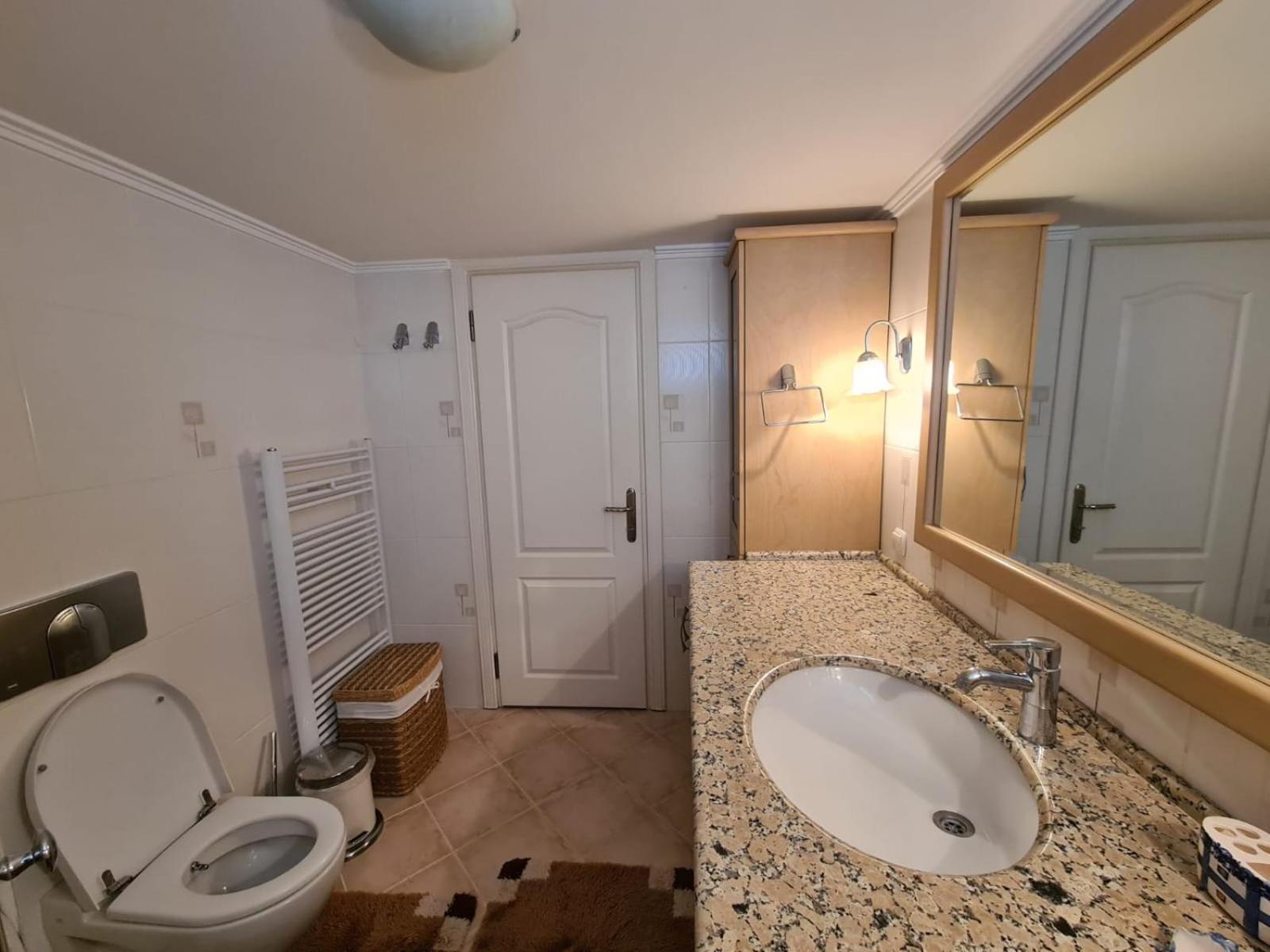 Apartment with Park View thumbnail 6