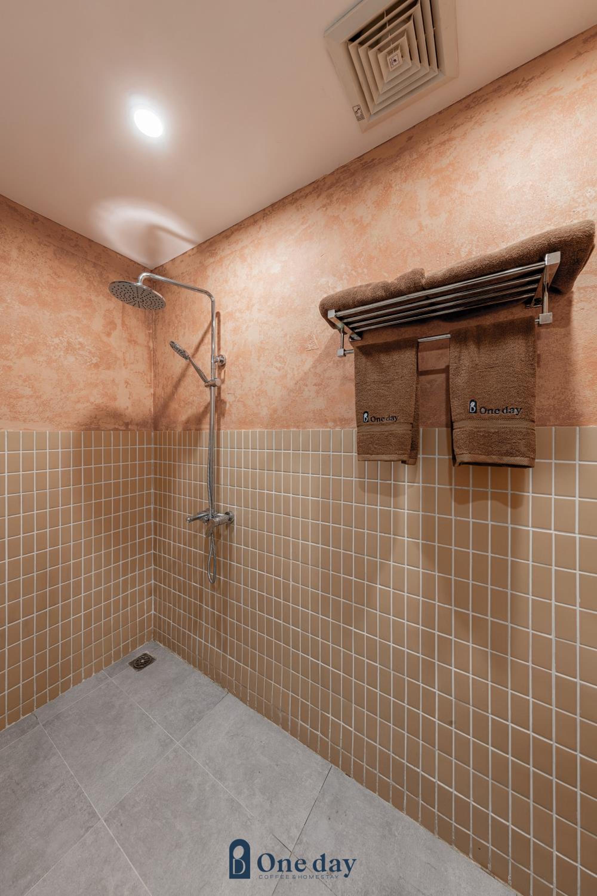 Deluxe Family Suite - Photo 13