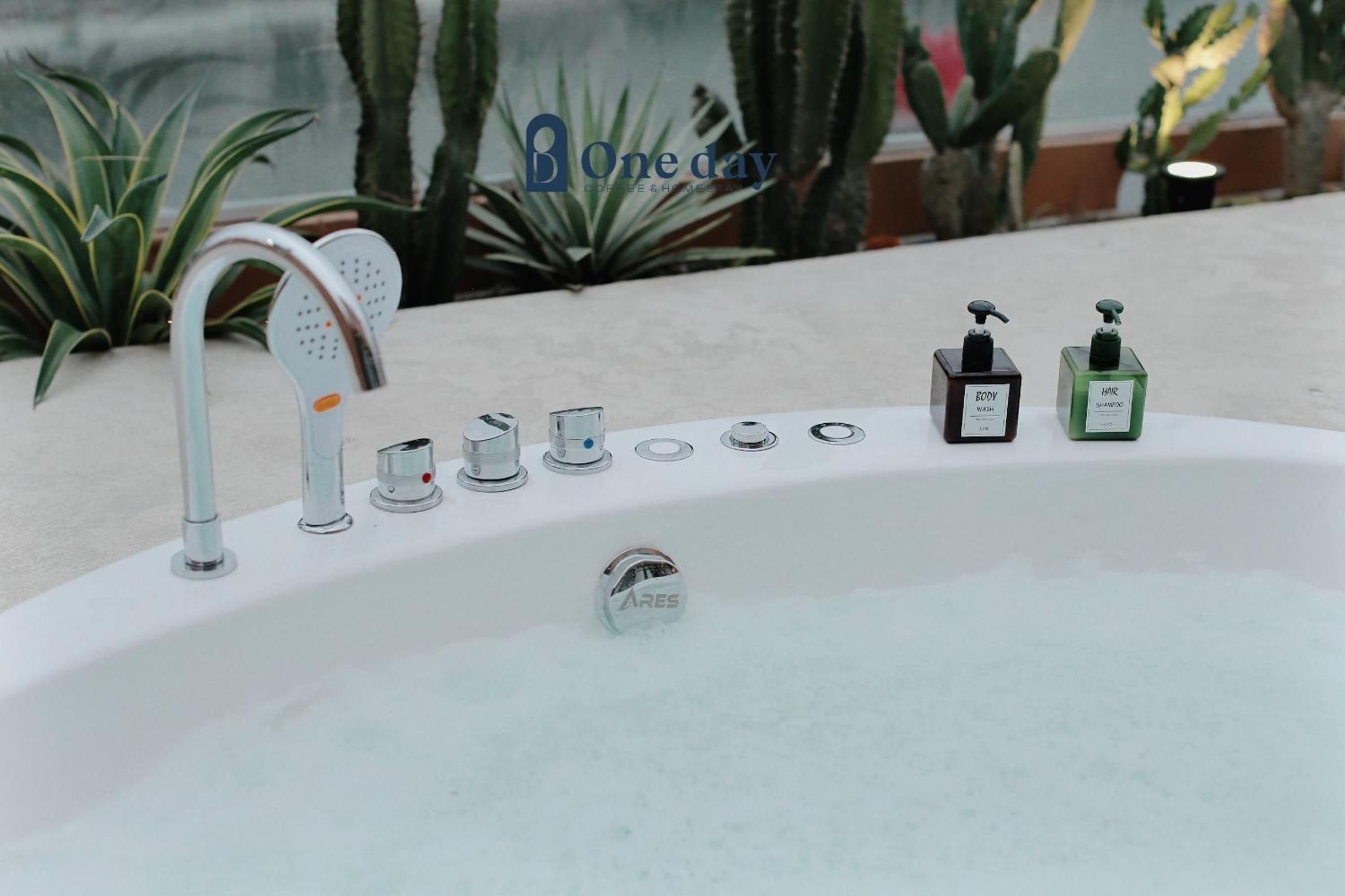 Deluxe Family Suite - Photo 4