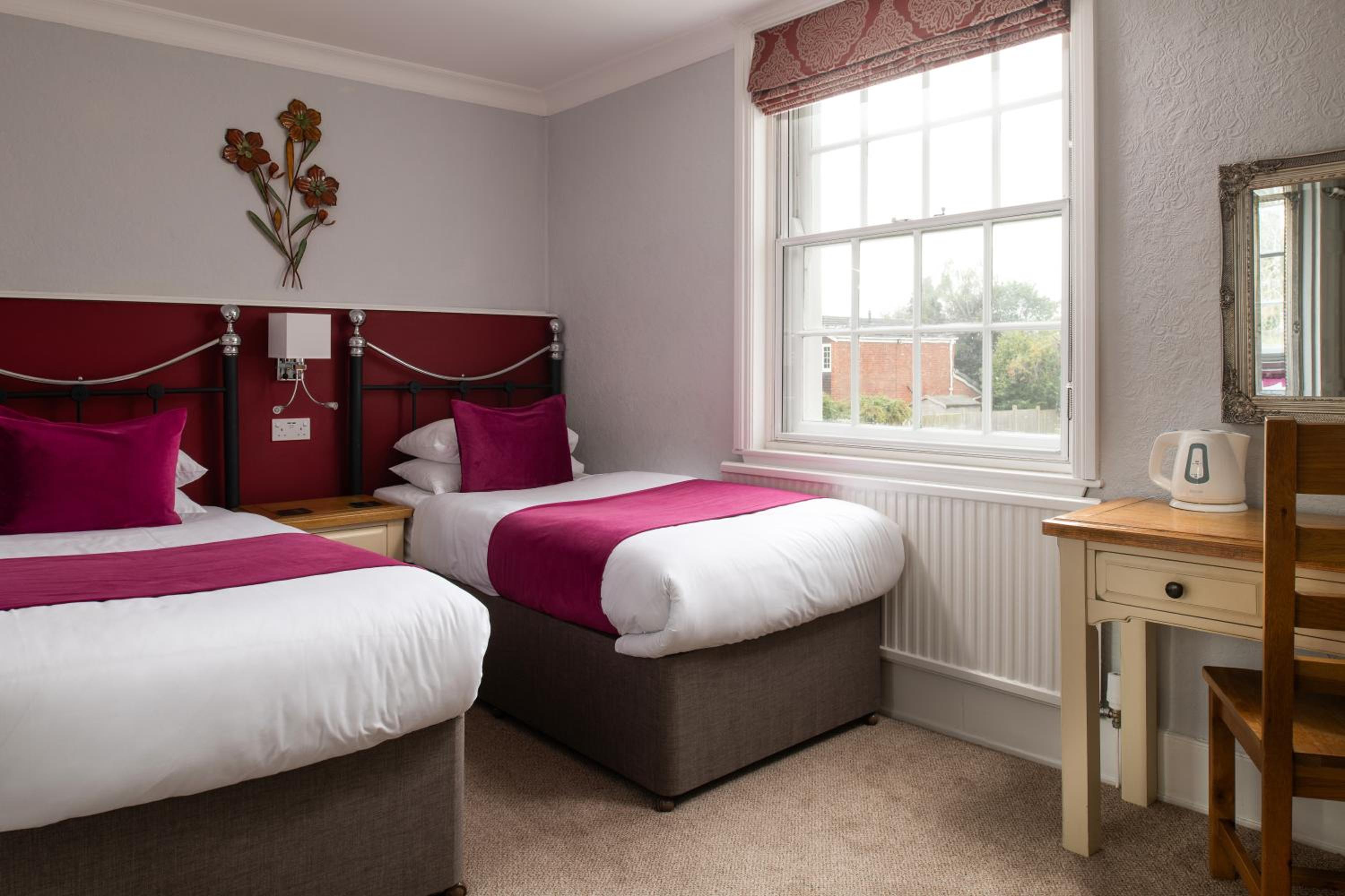 Deluxe Double or Twin Room - Photo 5