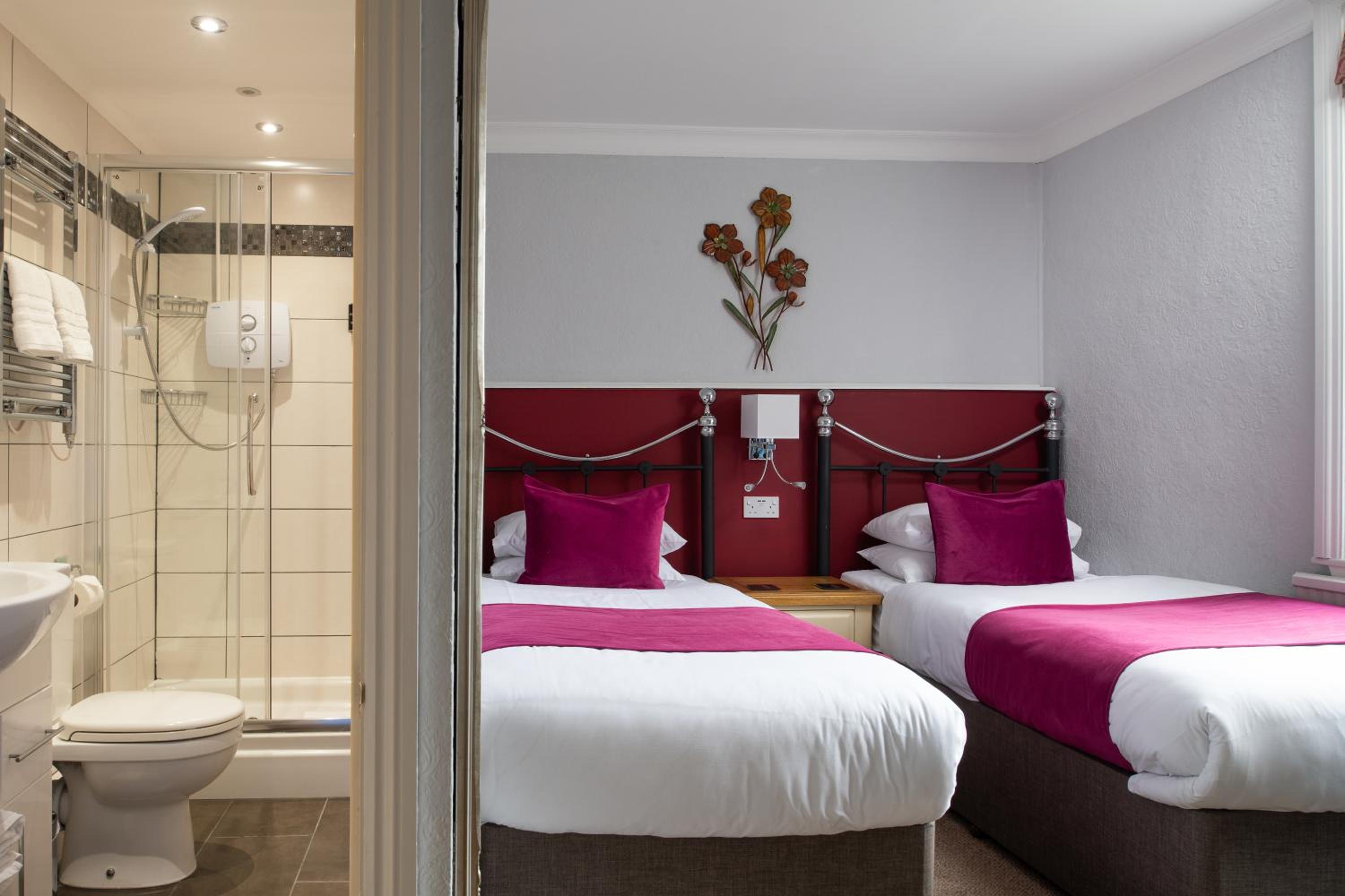 Deluxe Double or Twin Room - Photo 6