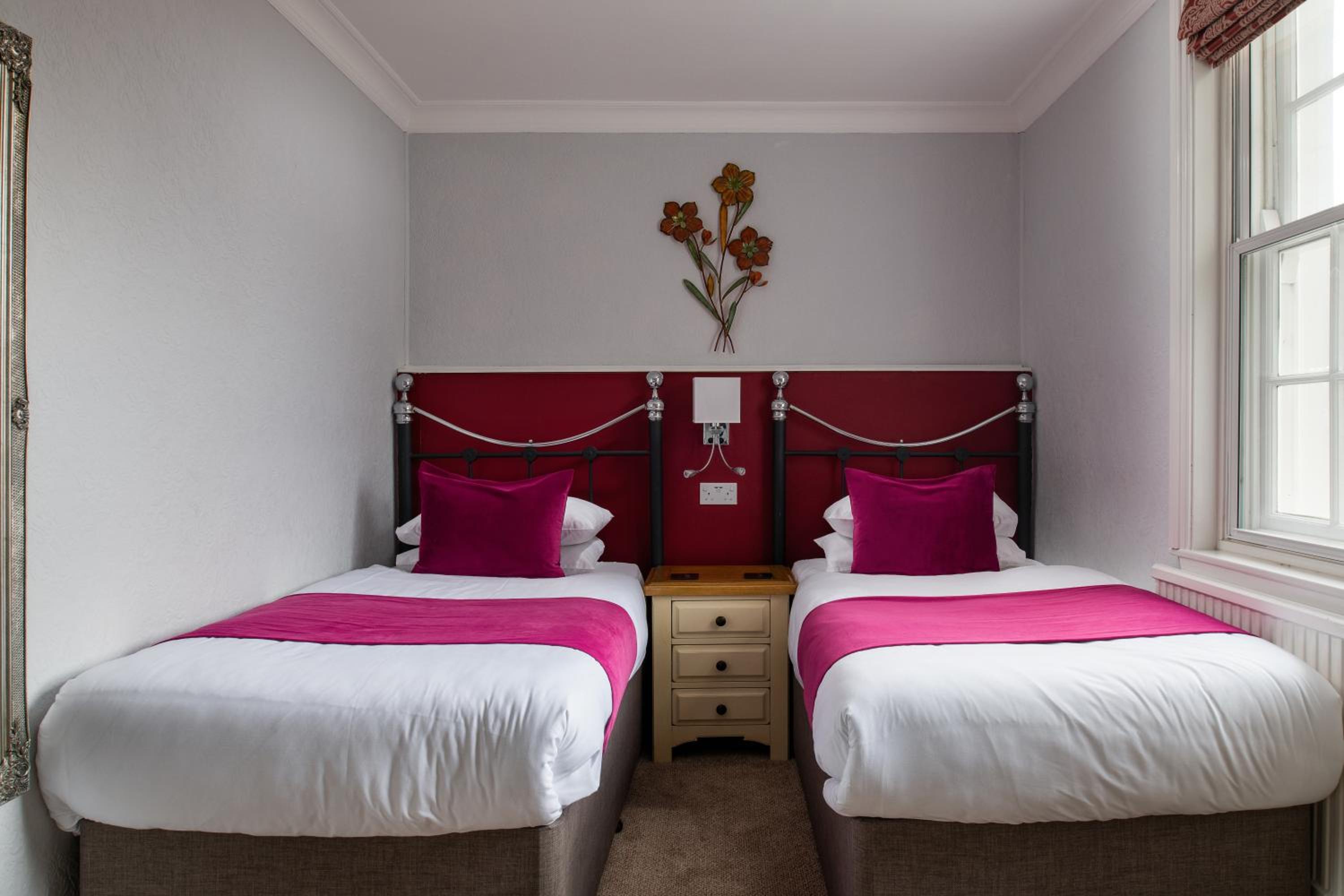 Deluxe Double or Twin Room - Photo 4