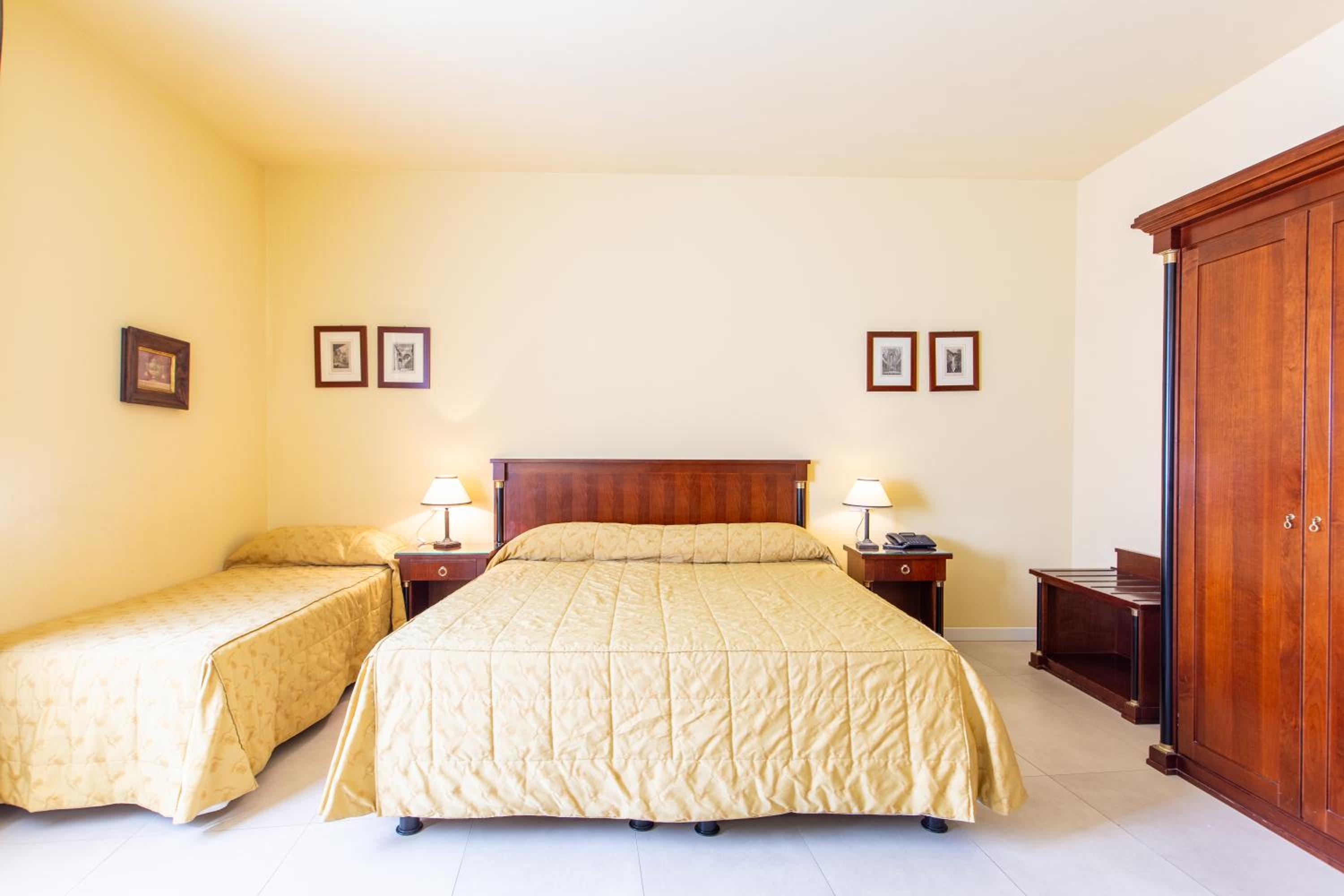 Superior Triple Room photo 2