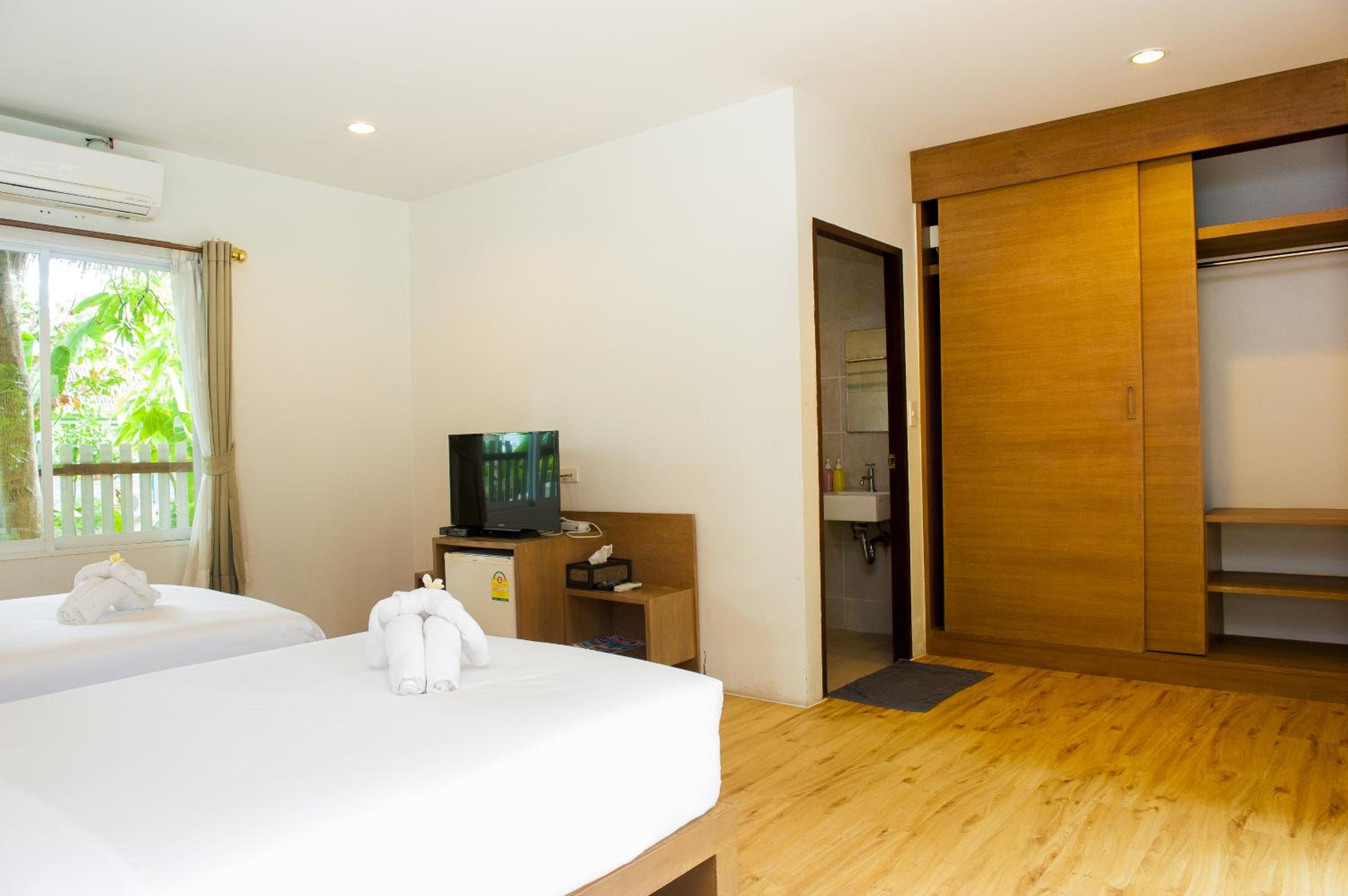 Deluxe Twin Room photo 3