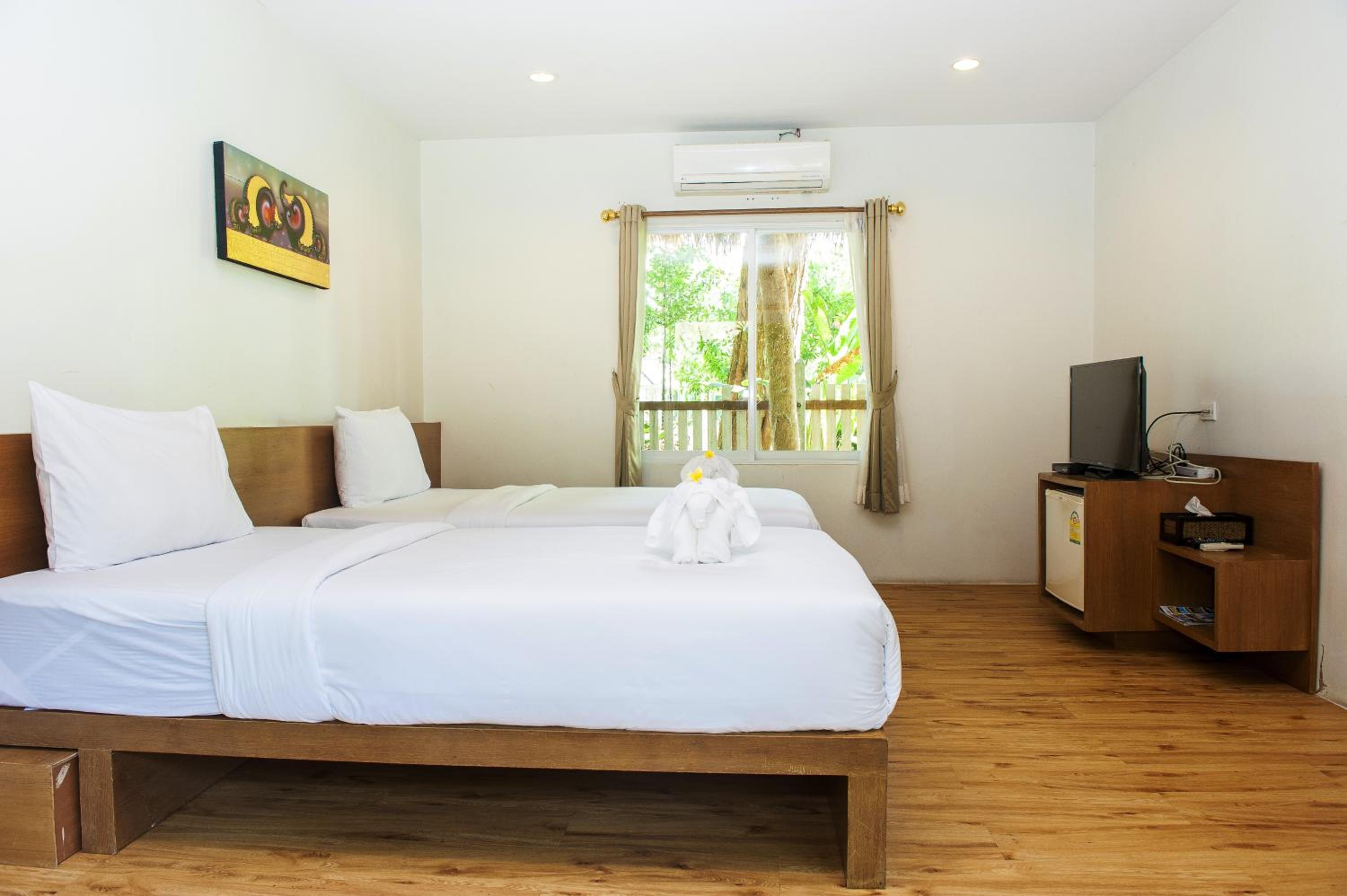 Deluxe Twin Room photo 2