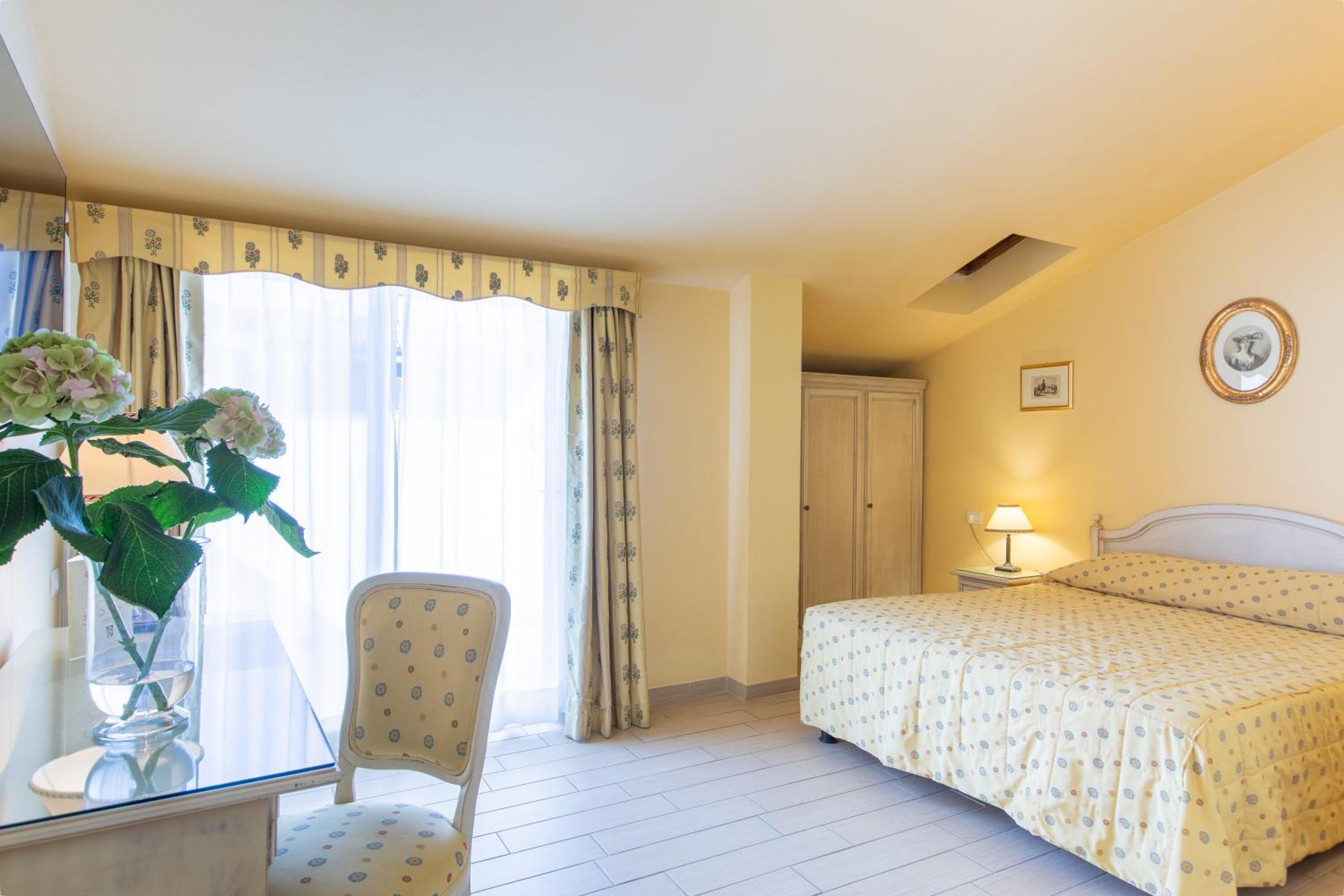 Standard Double or Twin Room - Photo 1