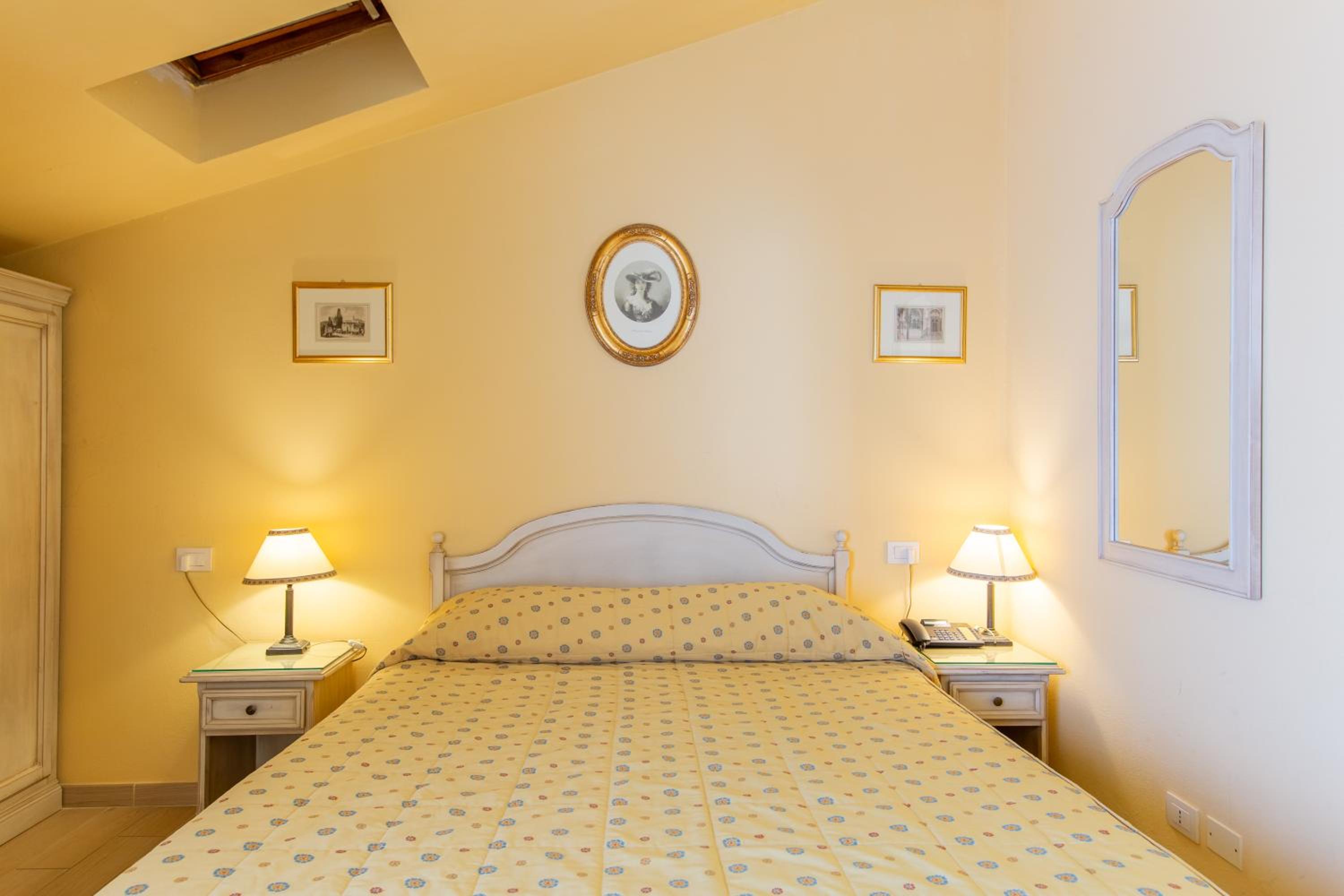 Standard Double or Twin Room - Photo 2