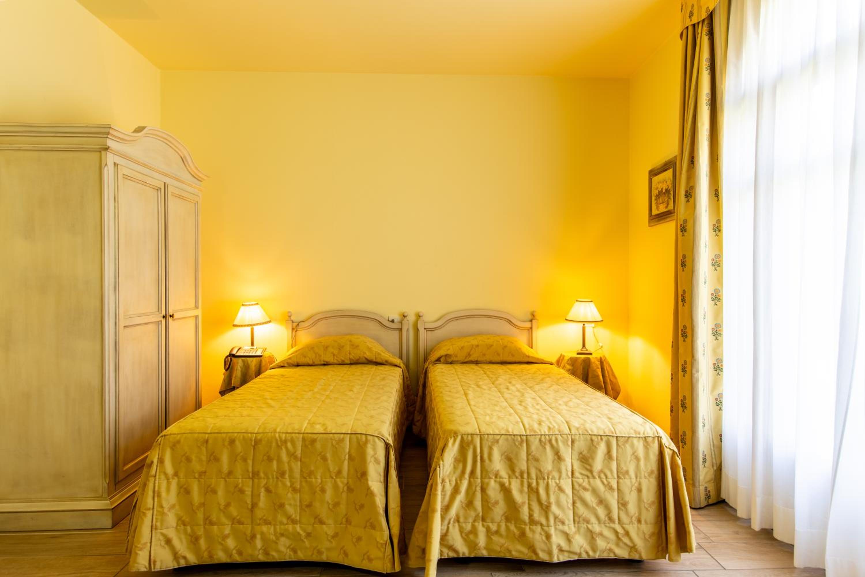Standard Double or Twin Room - Photo 4