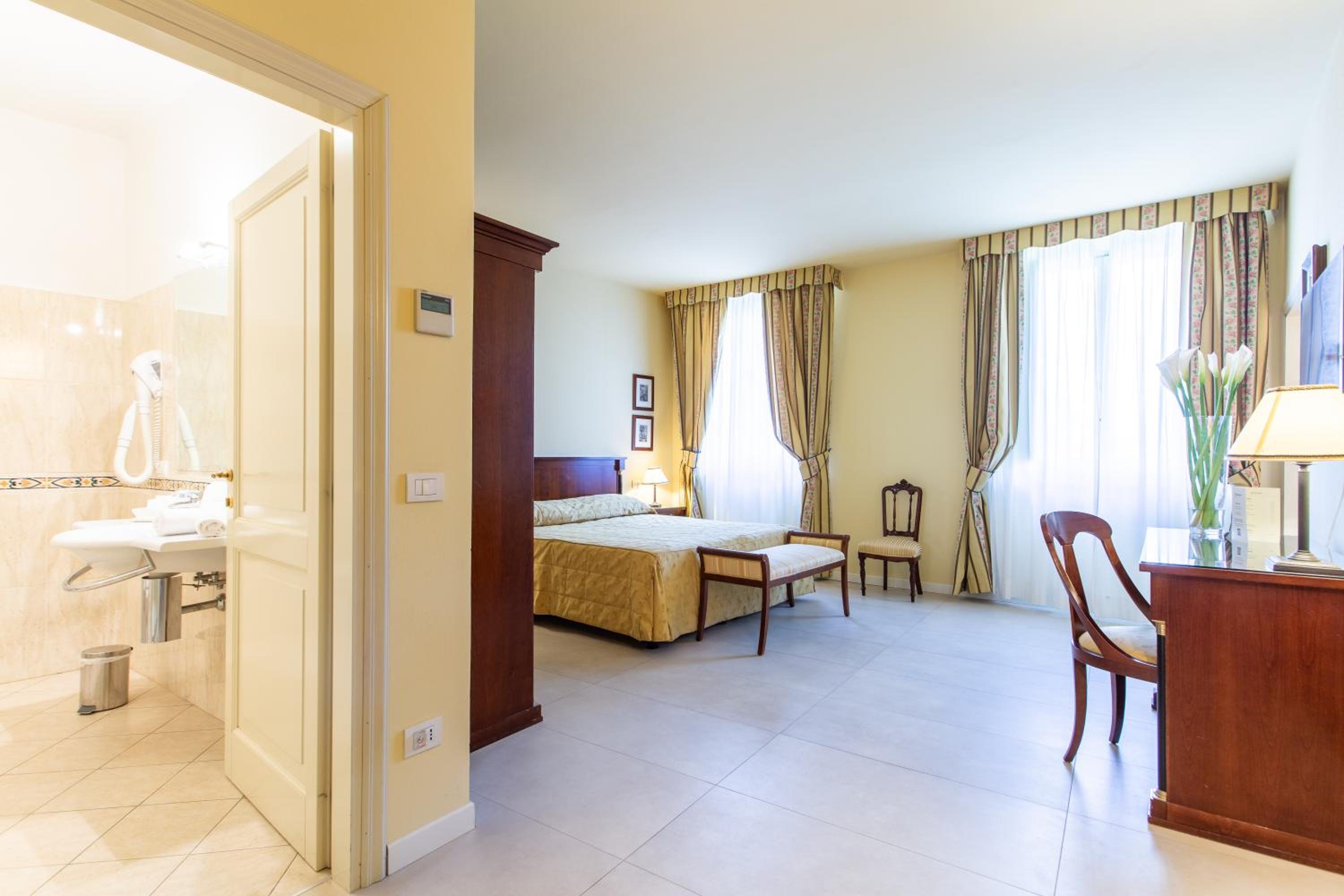 Junior Suite - Photo 1