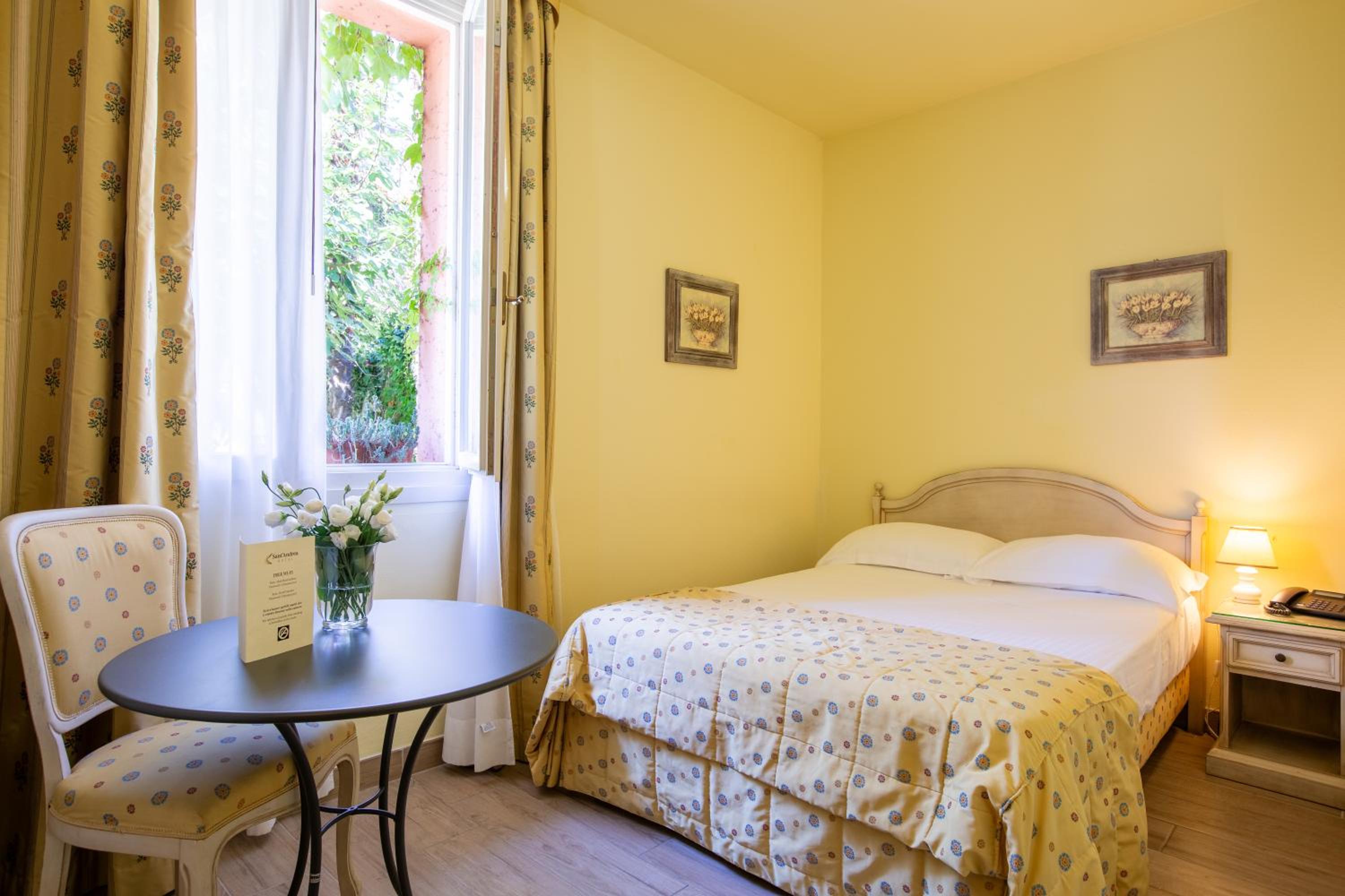 Small Double Room photo 1