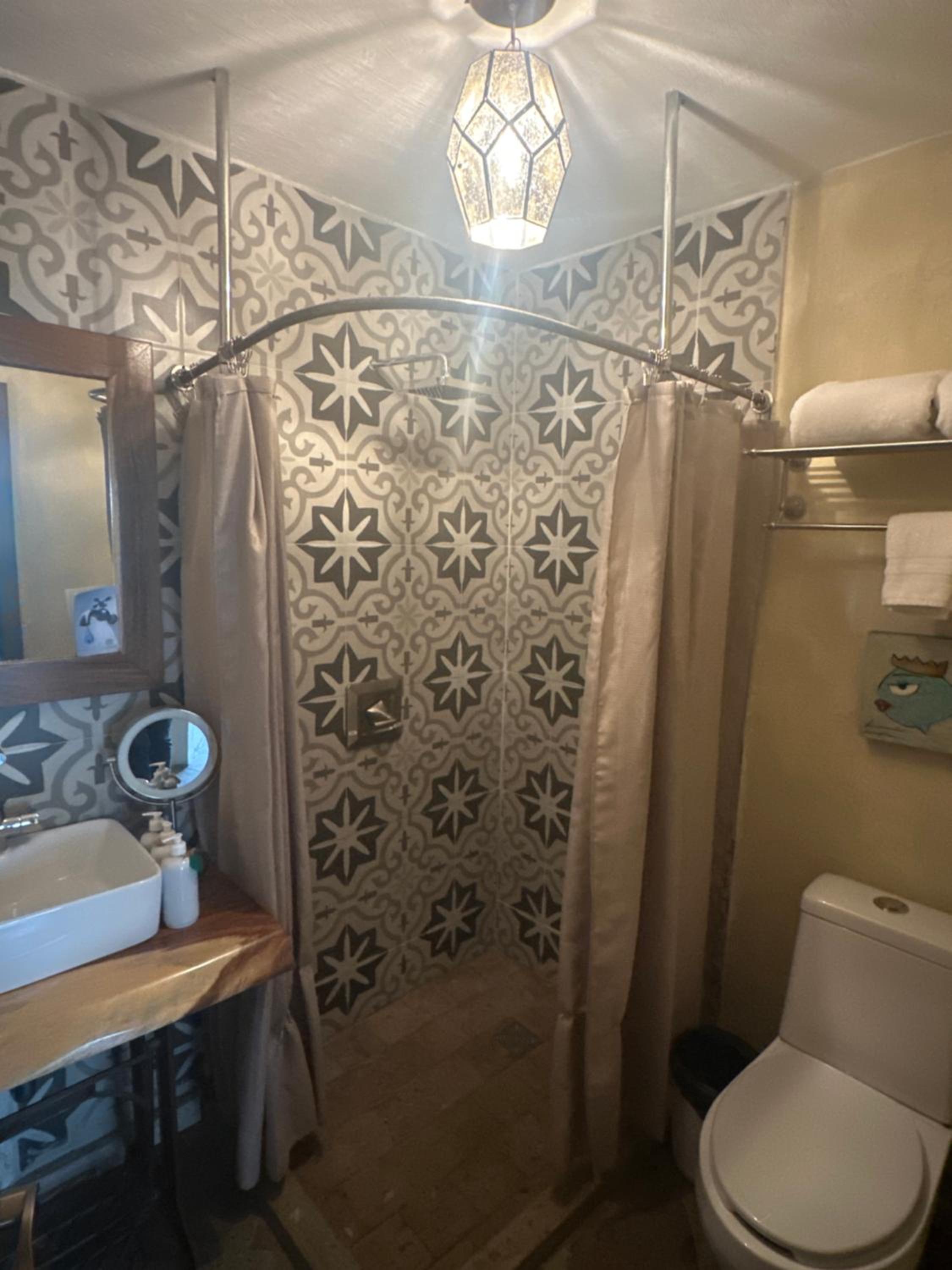 Standard Suite - Photo 8