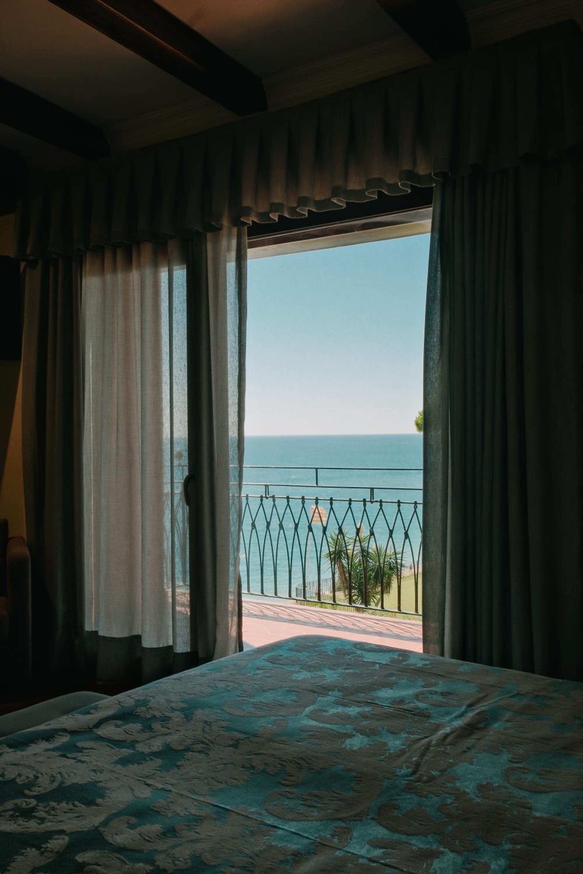 Habitación Romántica con Vista al Mar y Acceso al Spa