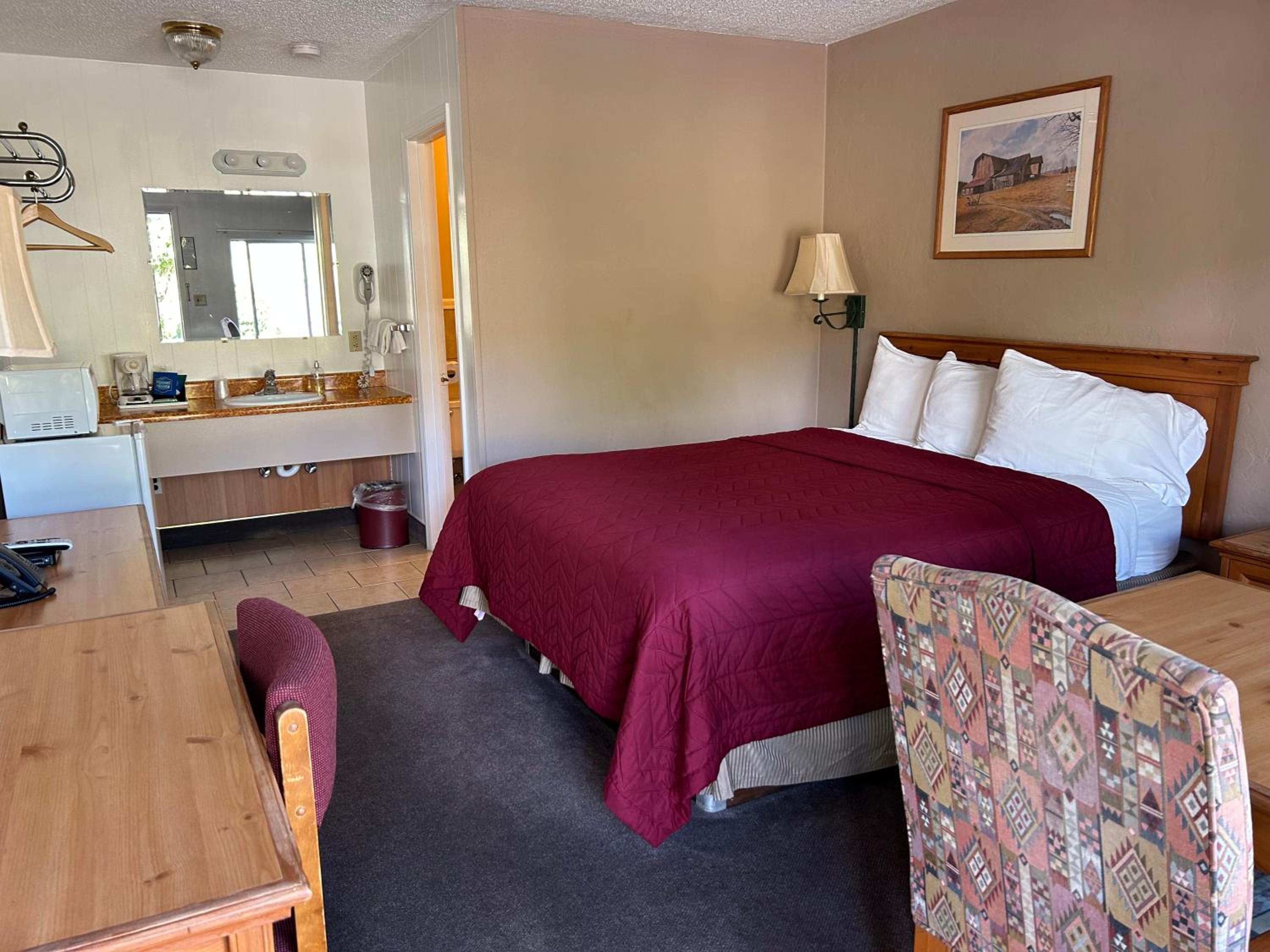 Queen Room photo 1