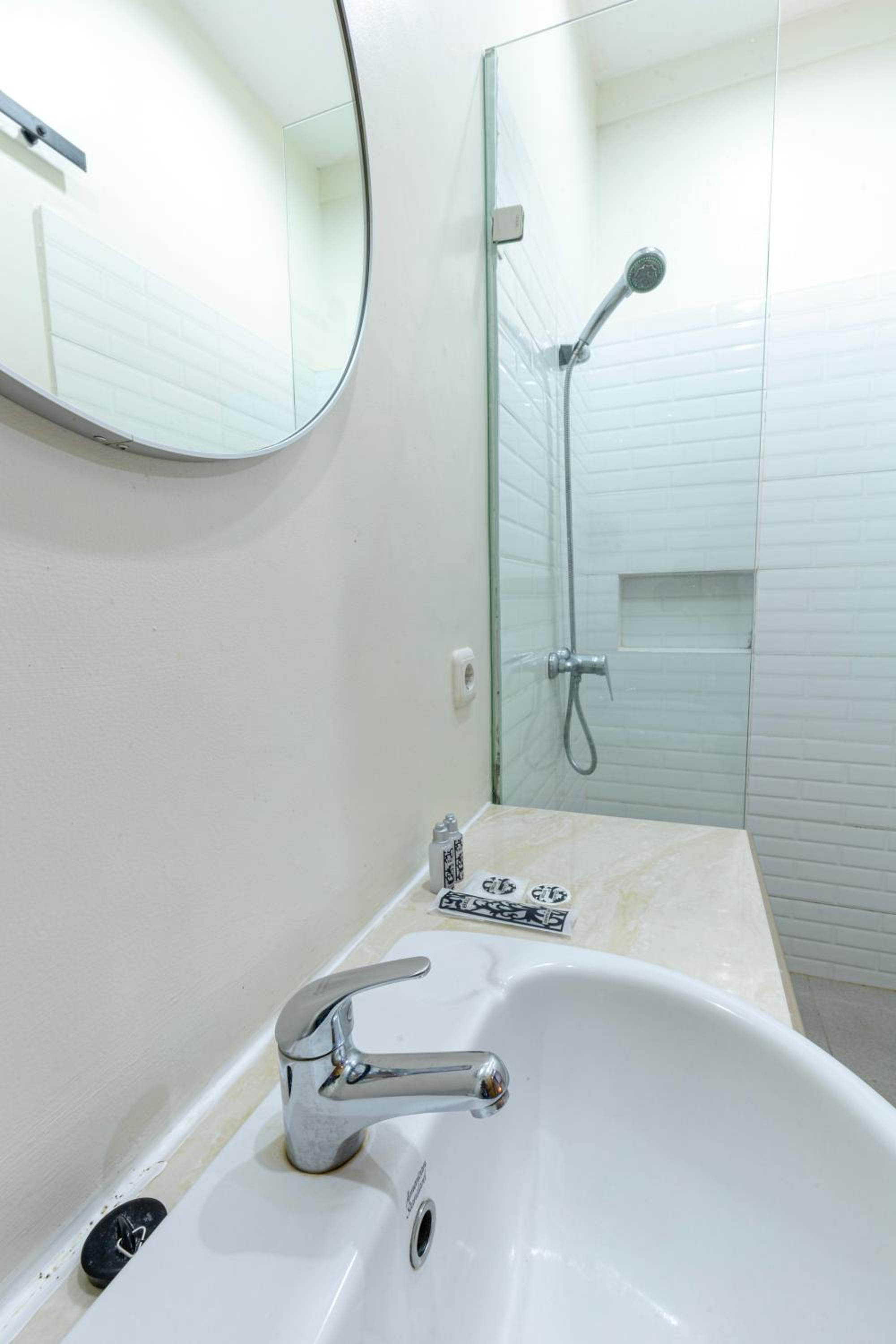 Standard Single Room - Photo 3