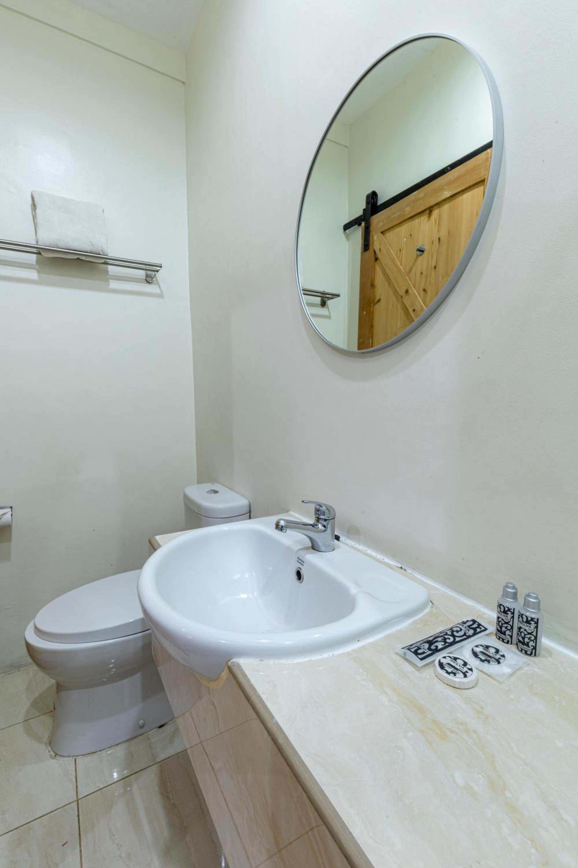 Standard Single Room - Photo 2