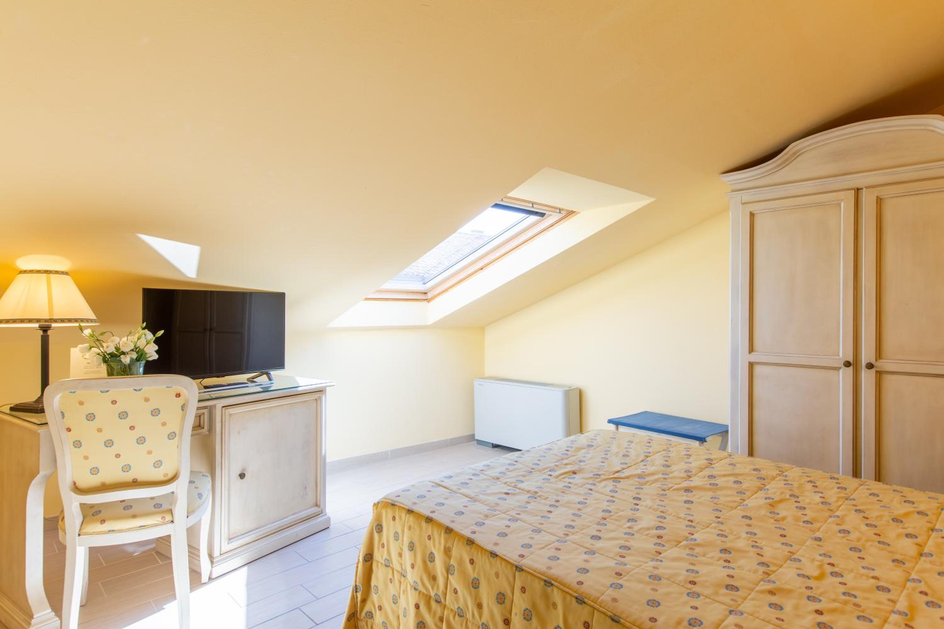Single Room - Attic photo 3