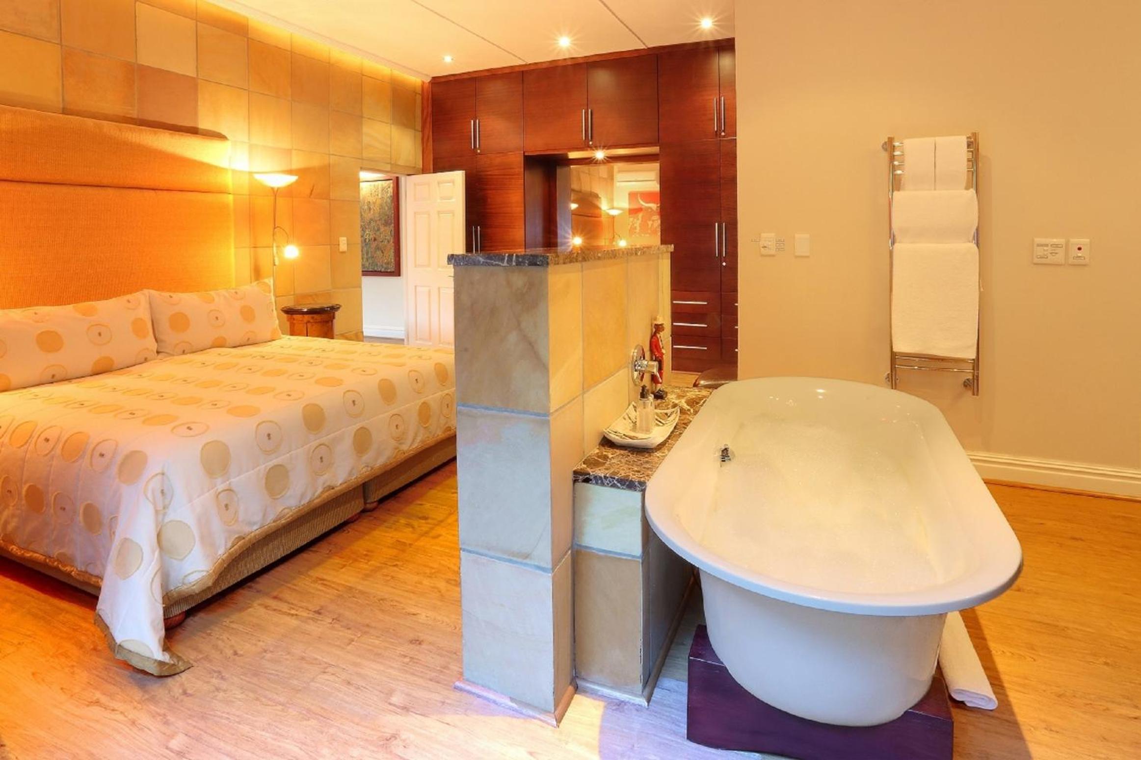 Suite - Photo 7