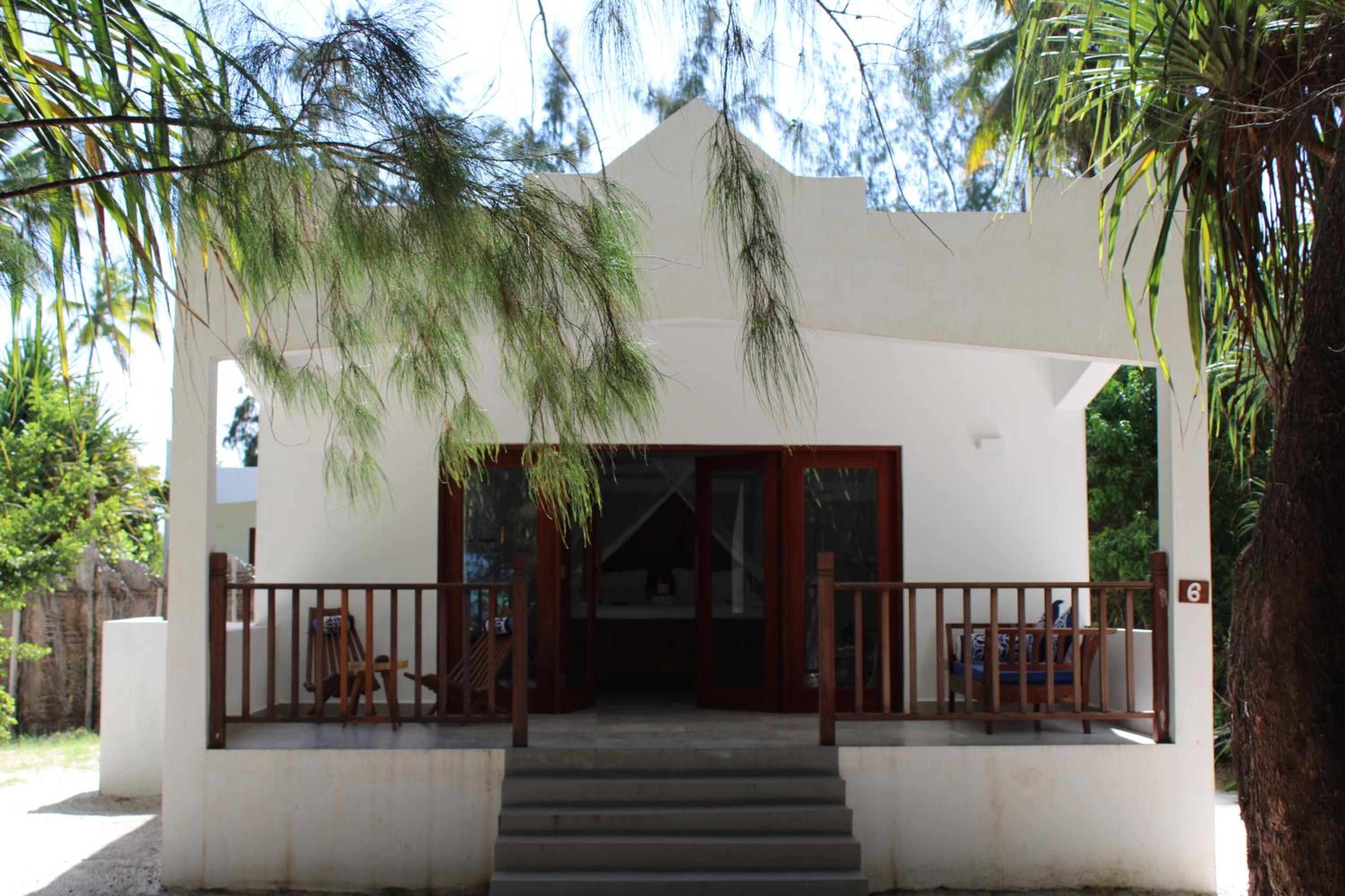 Bungalow with Garden View - Photo 7