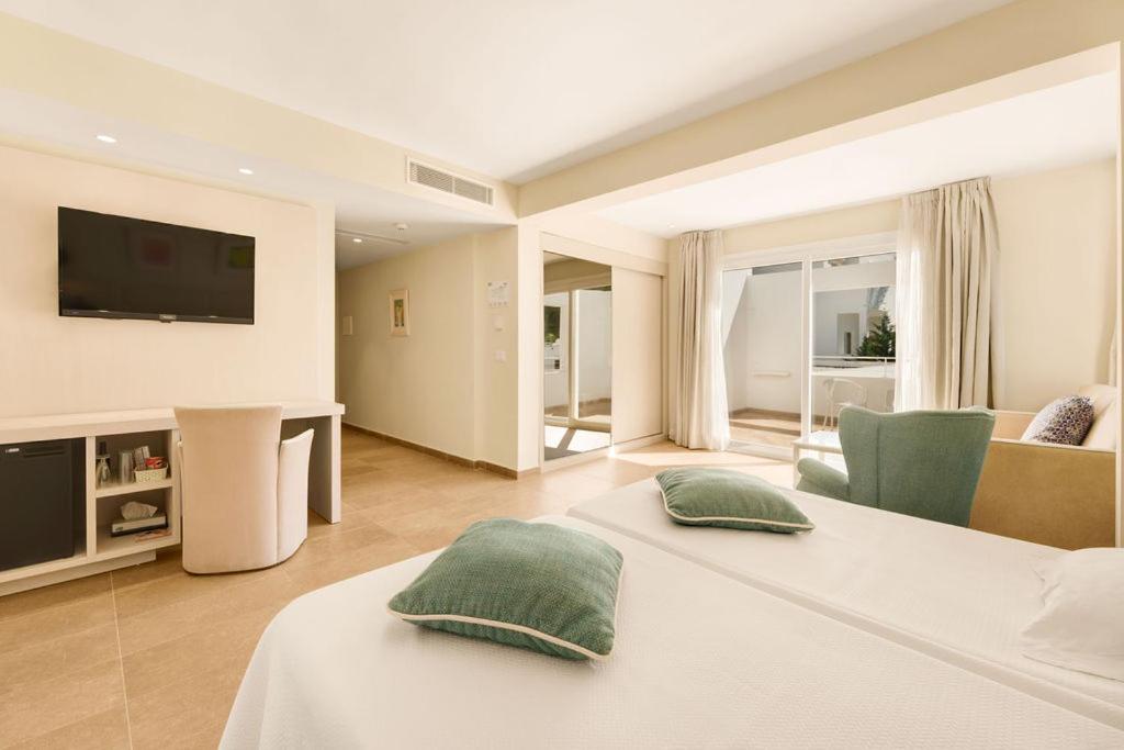 Habitación Doble o Twin Superior con Vista a la Piscina