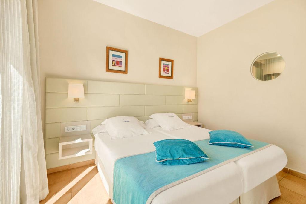 Twin or Double Room with Sea View photo 3