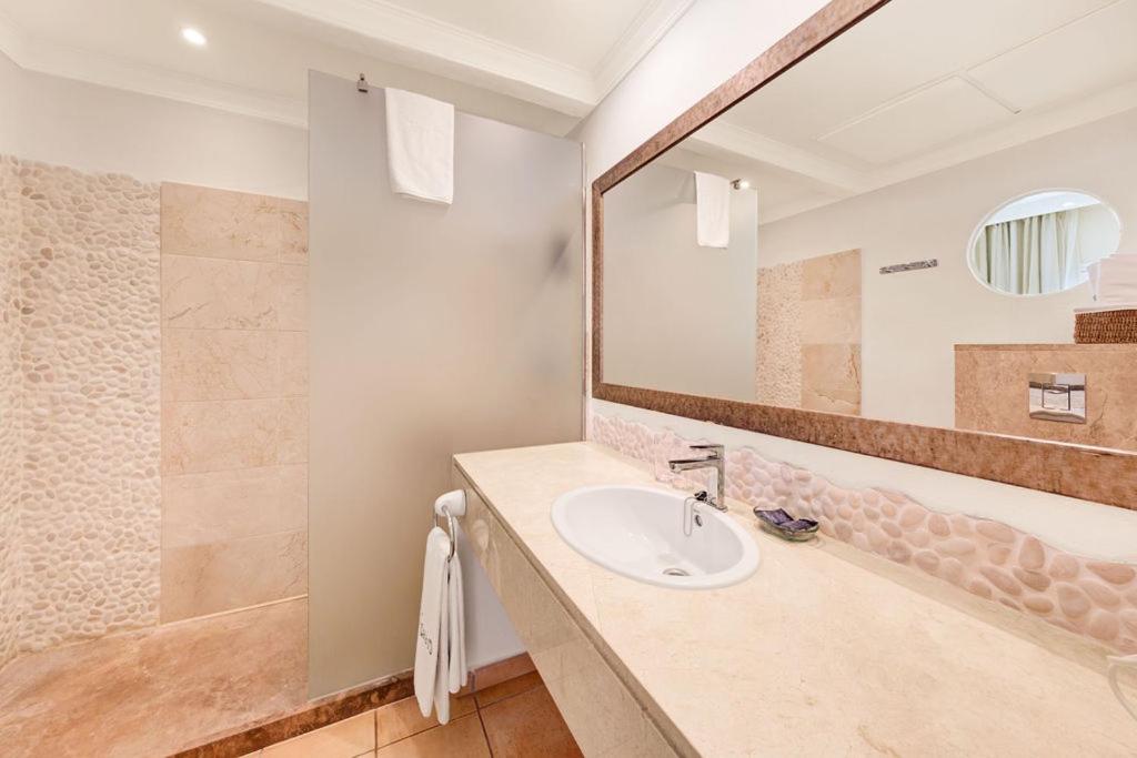 Double or Twin Room with Balcony photo 3