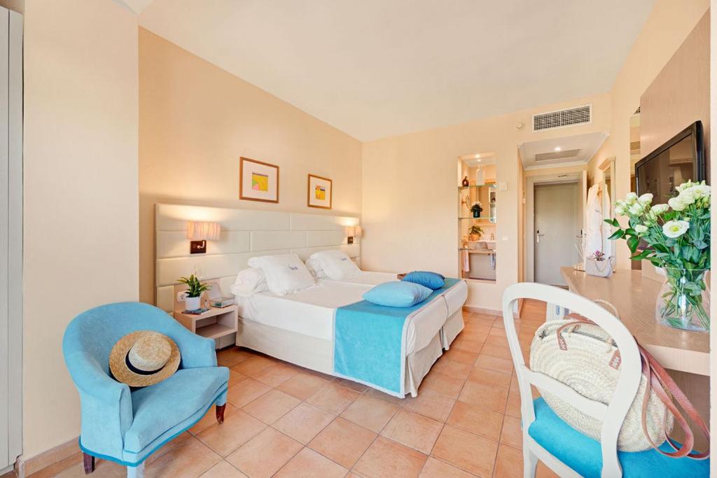 Twin or Double Room with Sea View photo 2