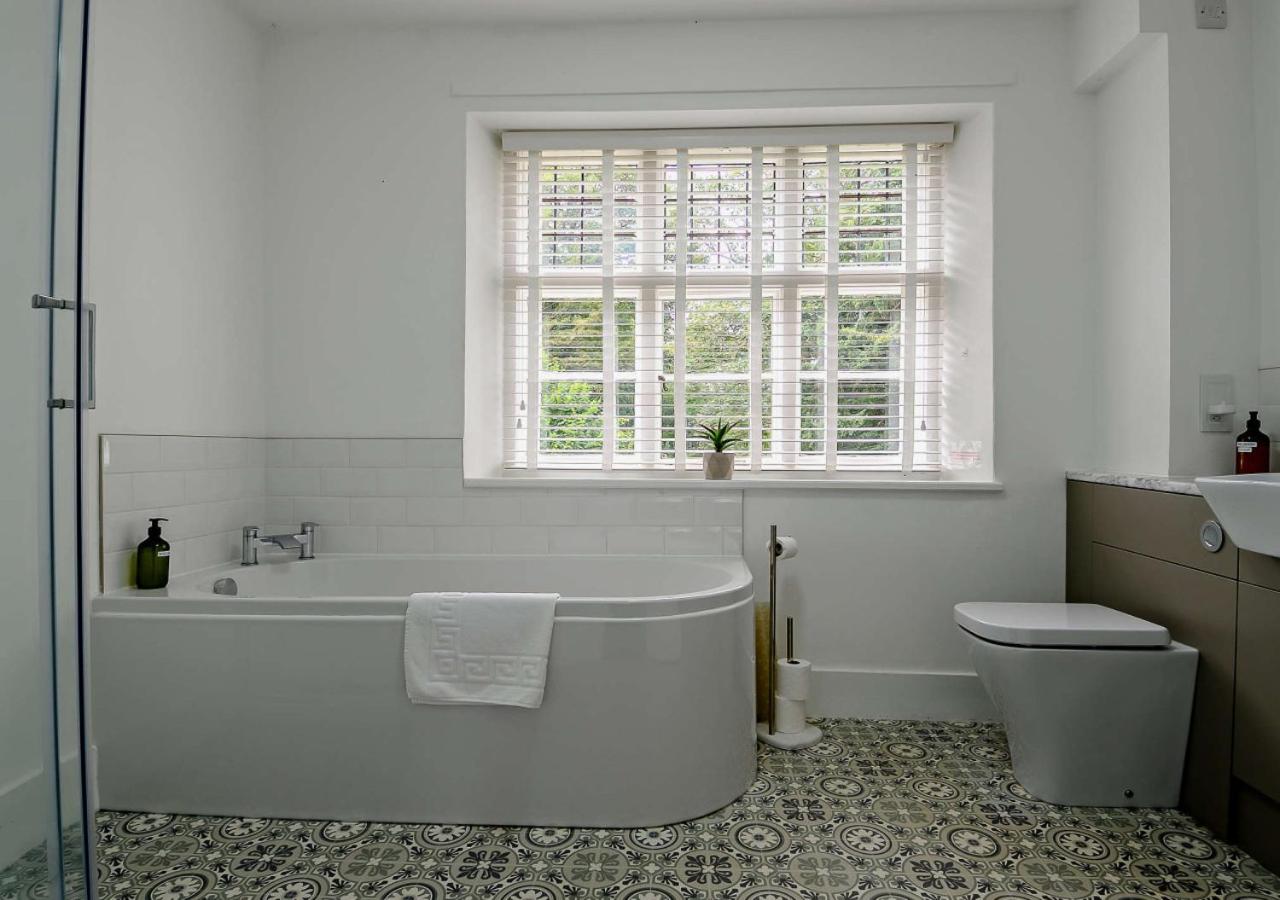 Four-Bedroom House photo 3
