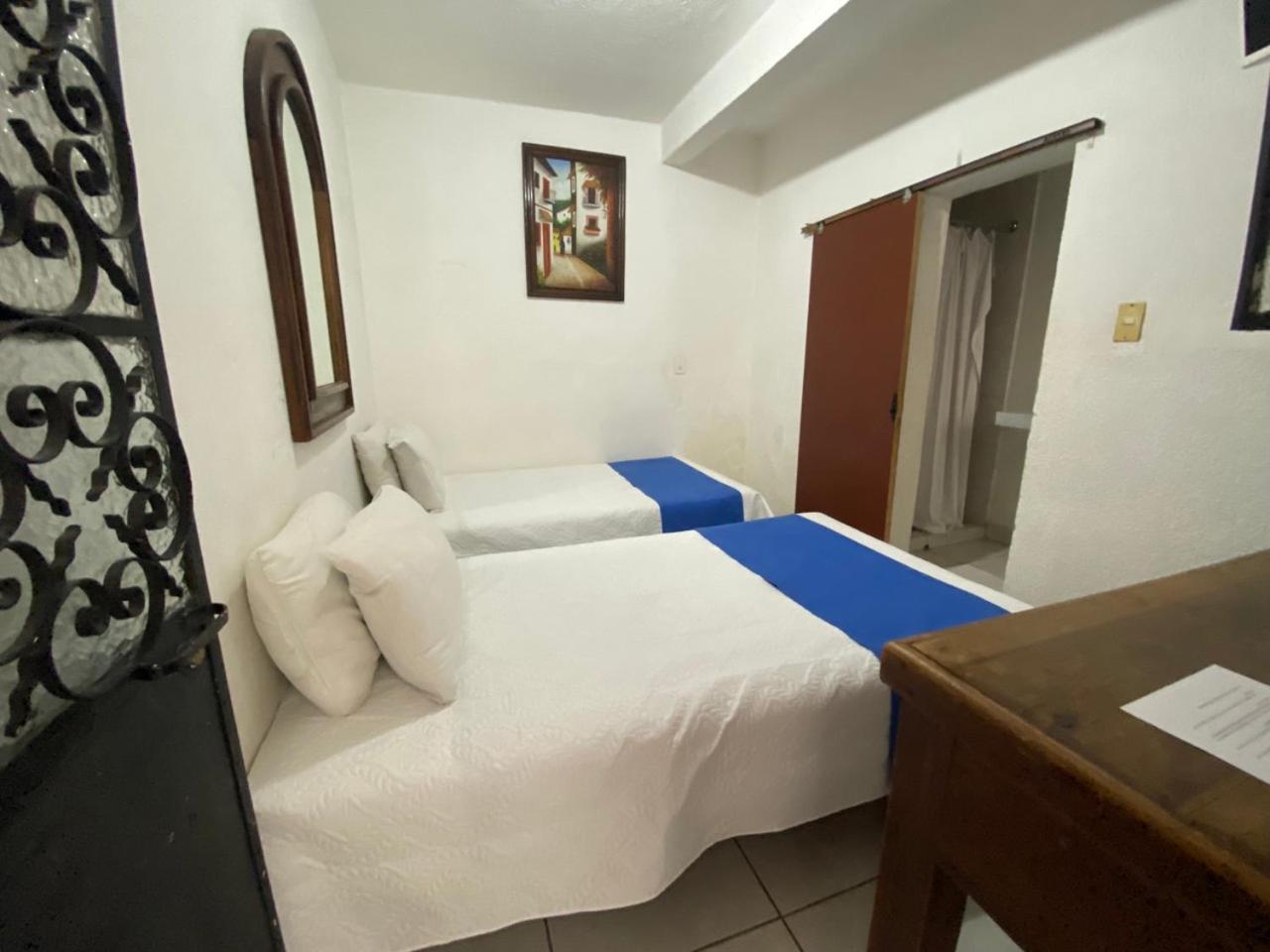 Standard Twin Room photo 2