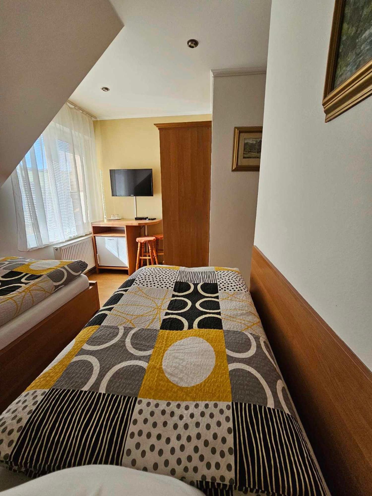 Standard Twin Room photo 3