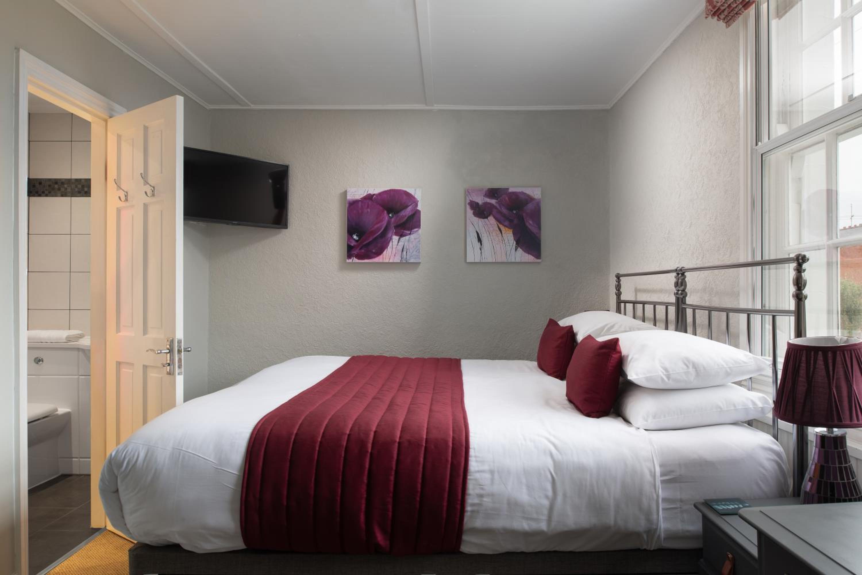 Deluxe Double or Twin Room - Photo 8