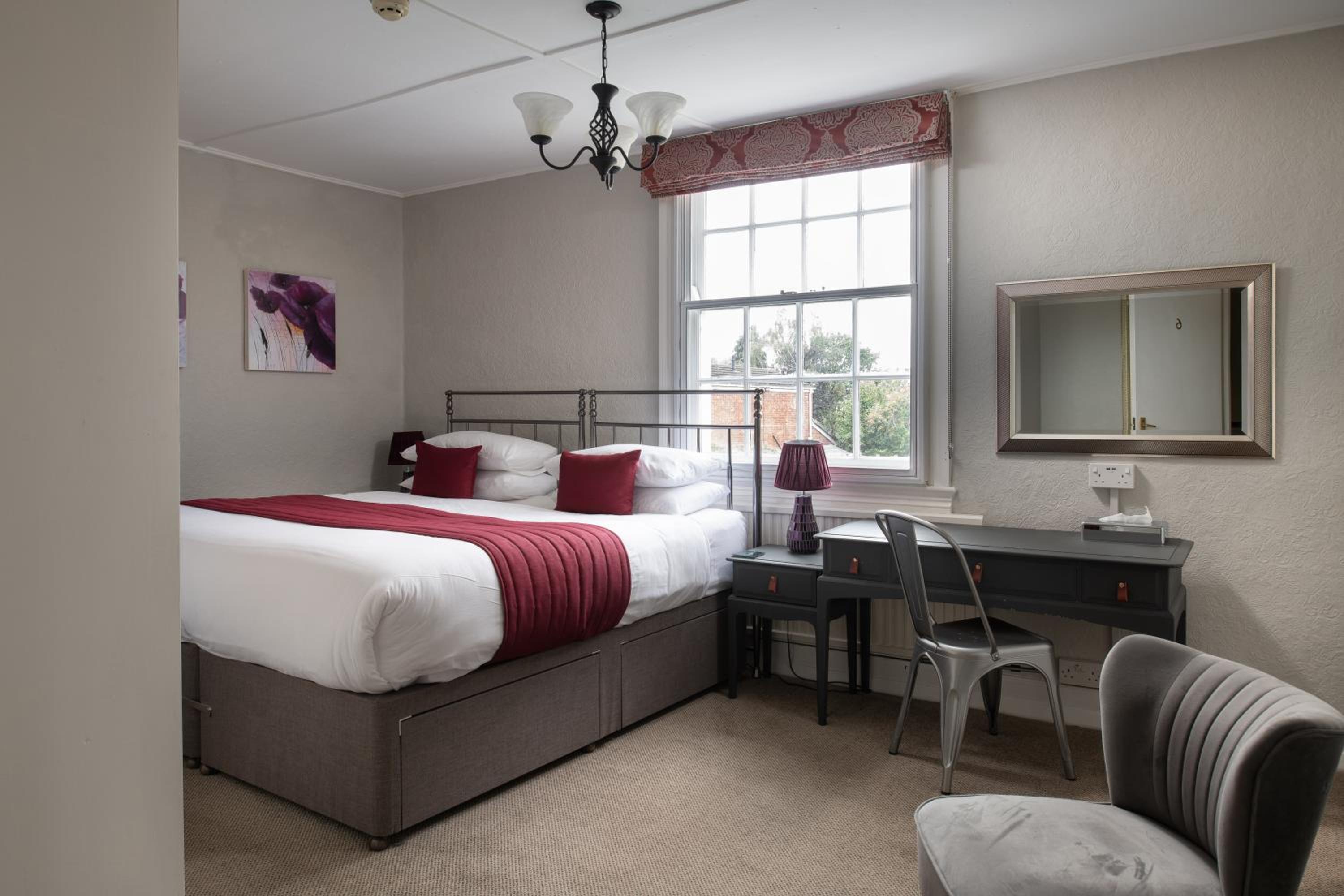 Deluxe Double or Twin Room - Photo 7