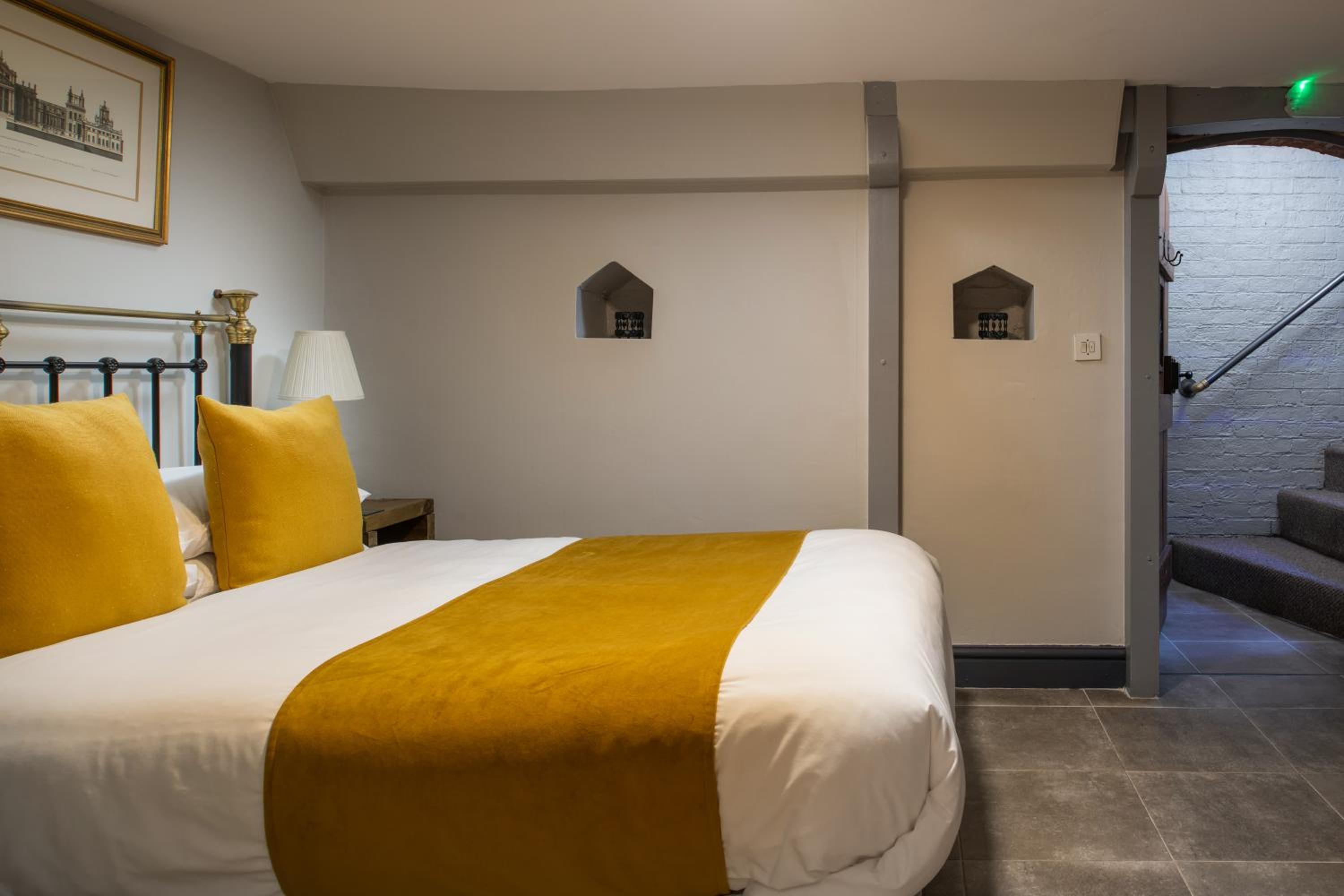 Deluxe Double or Twin Room - Photo 9