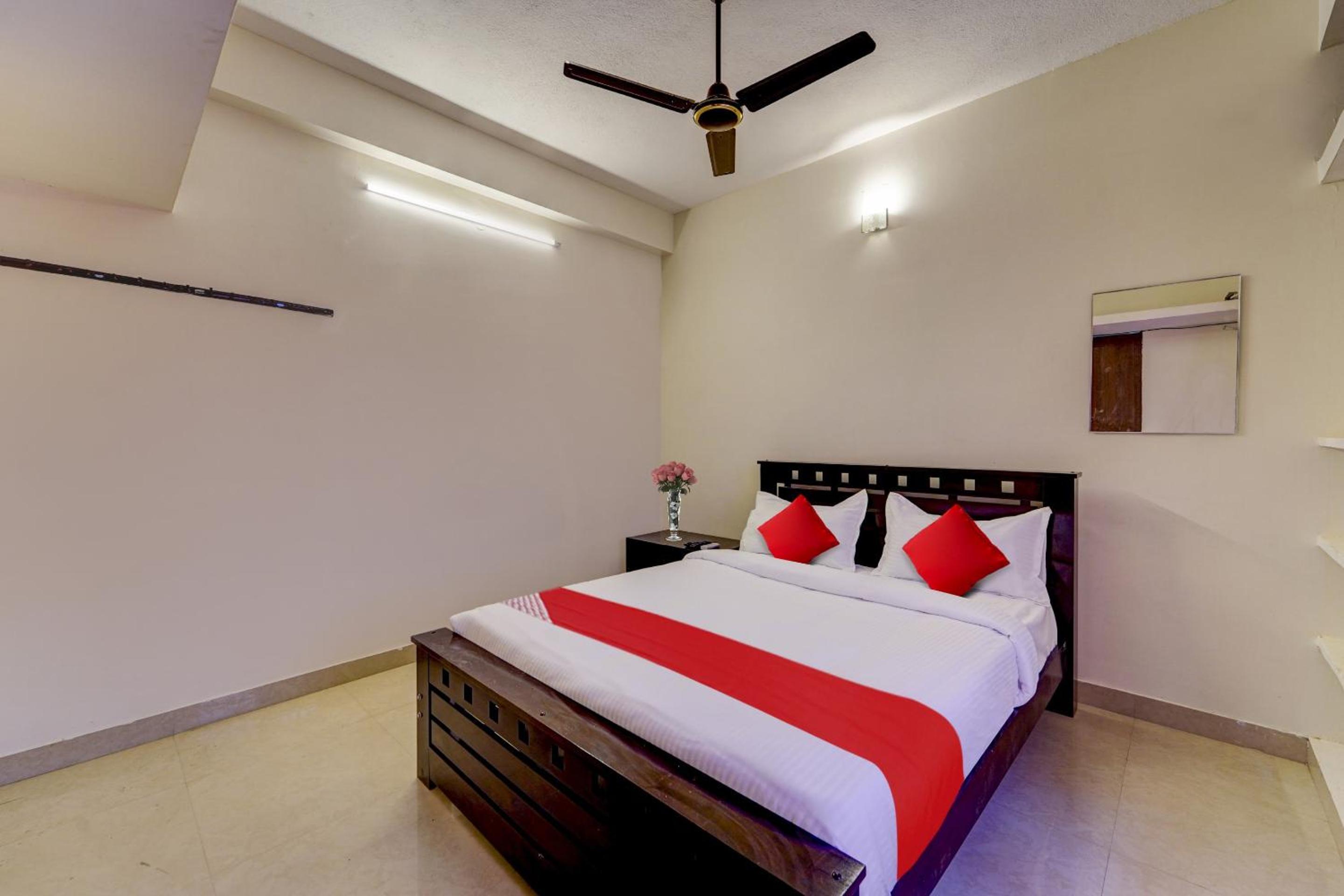 Standard Double Room - Photo 16