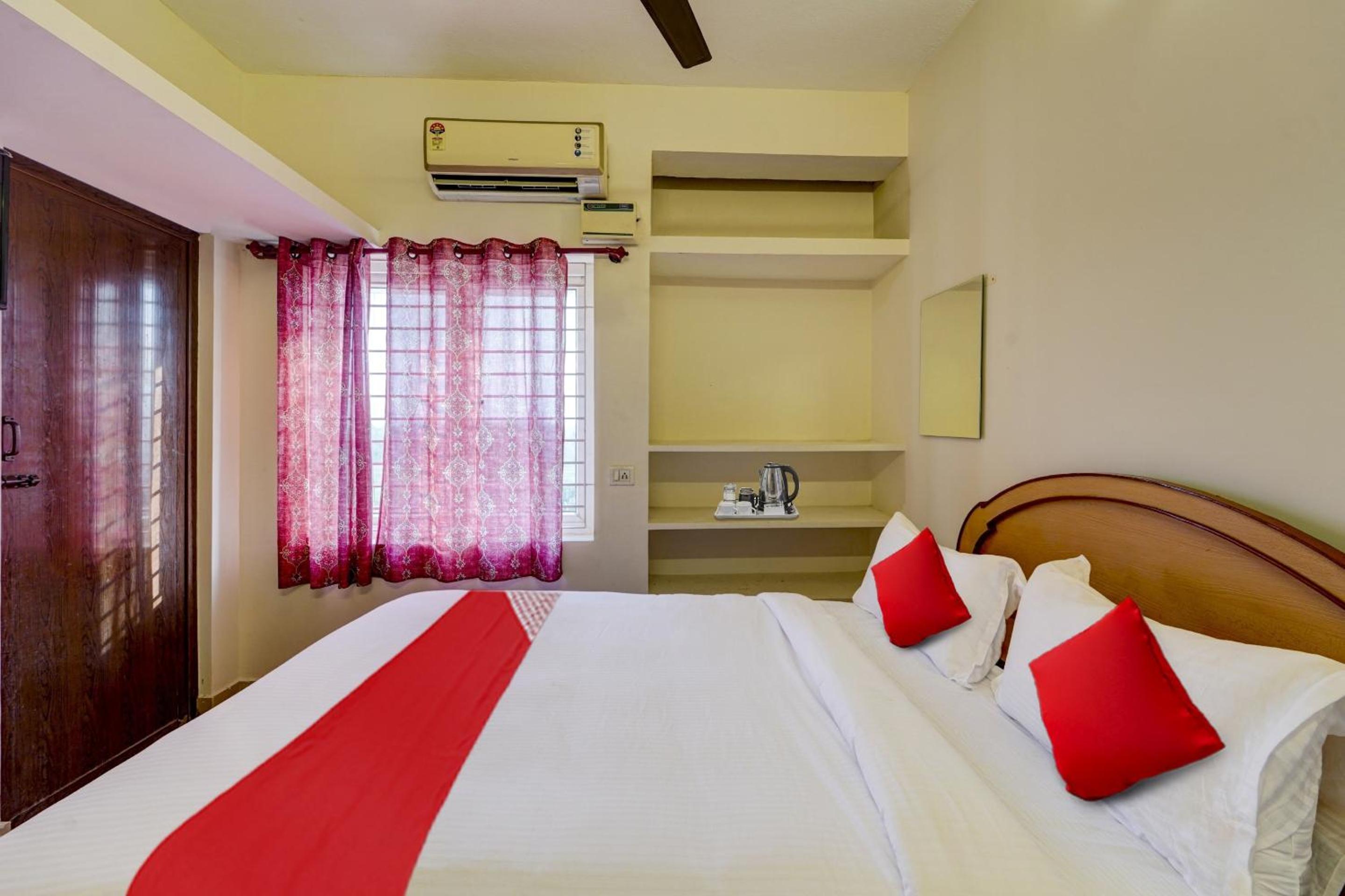 Standard Double Room - Photo 11