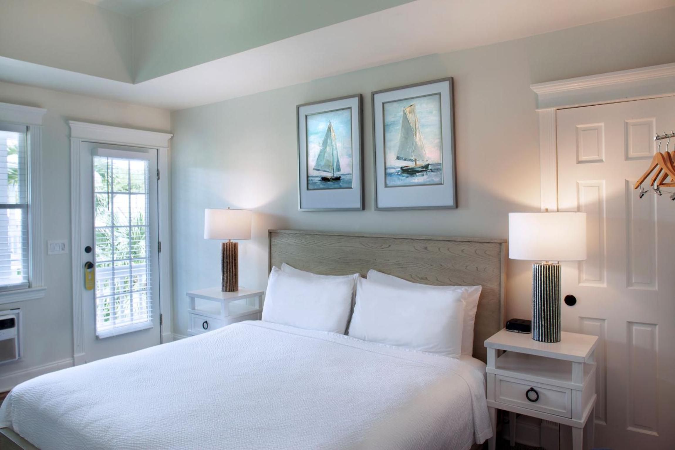 Queen Room with Balcony photo 3
