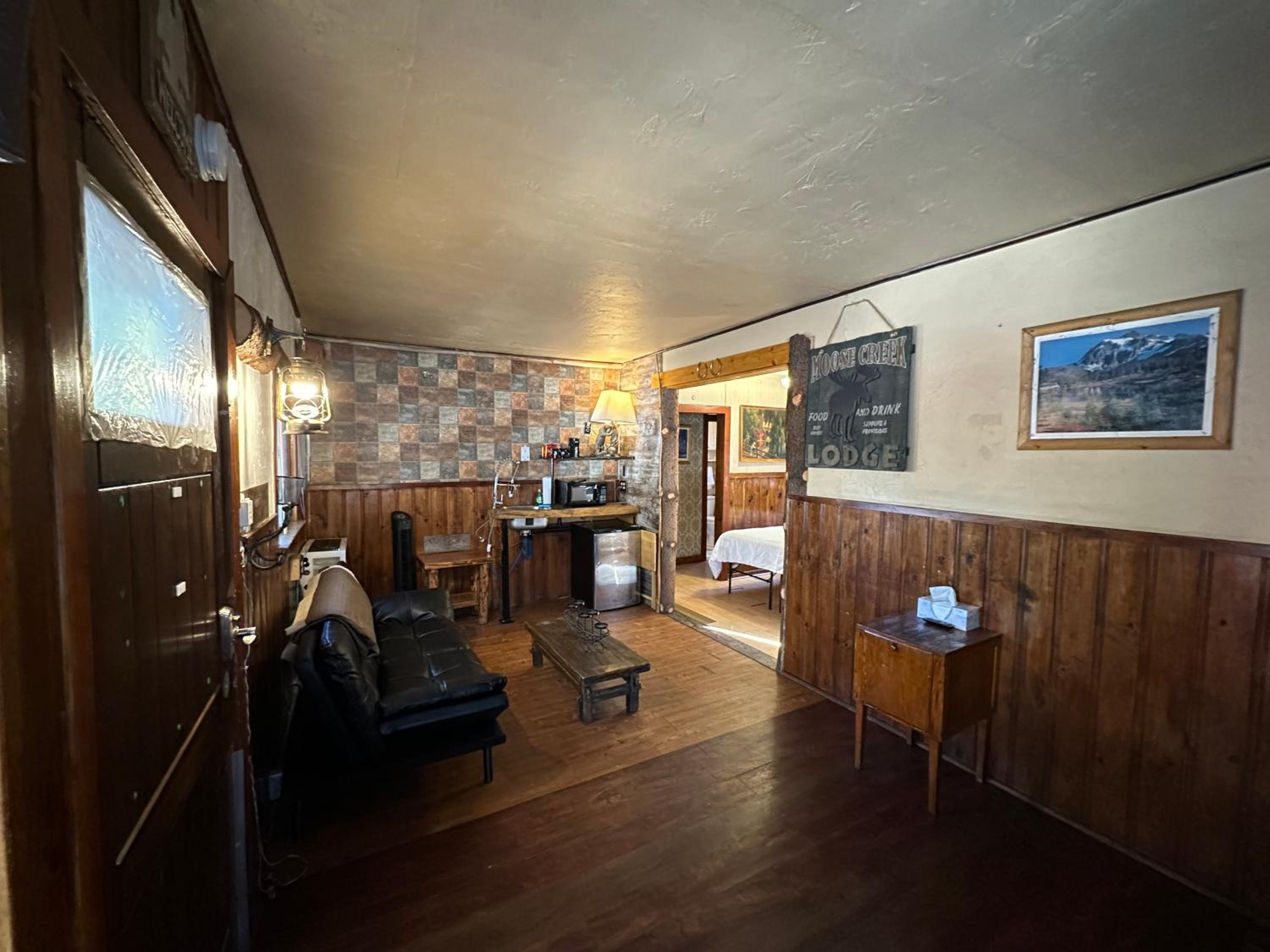 One-Bedroom House photo 1