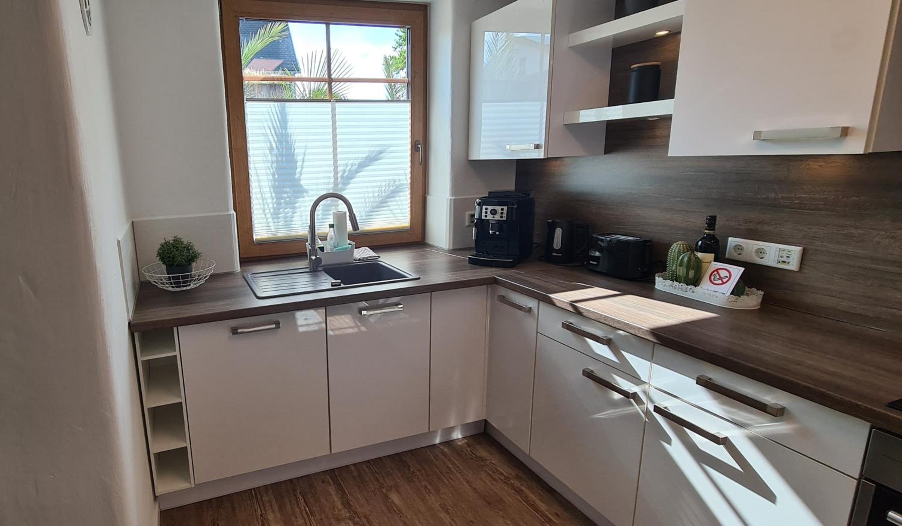 One-Bedroom Apartment photo 2
