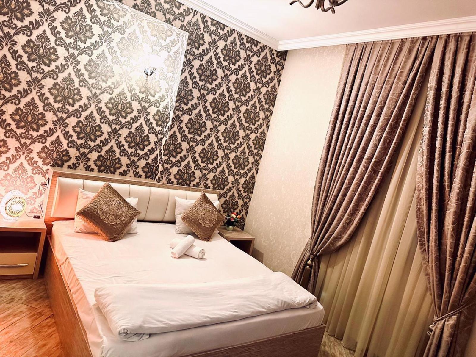 Deluxe Queen Room