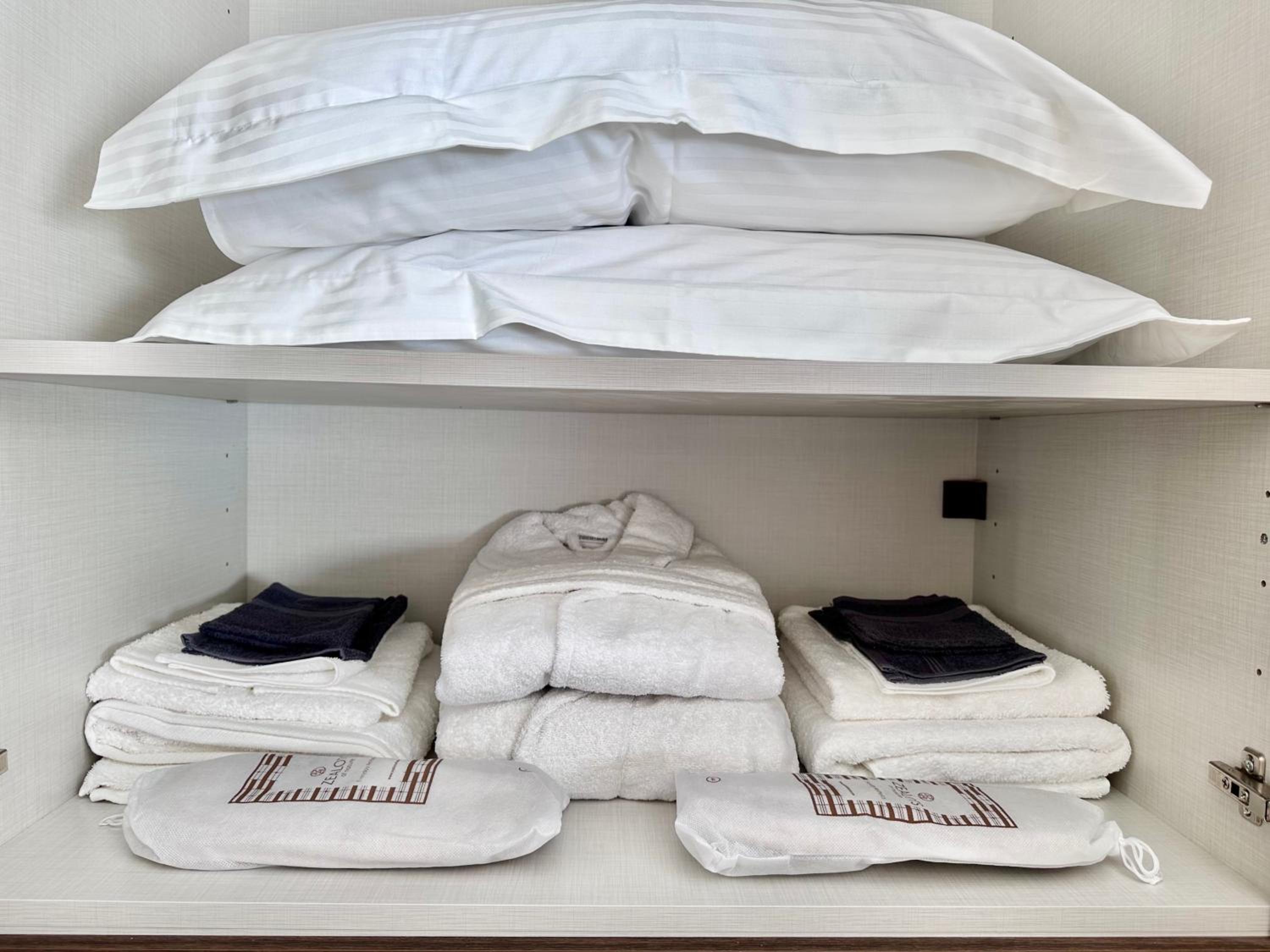 Deluxe King Room photo 2