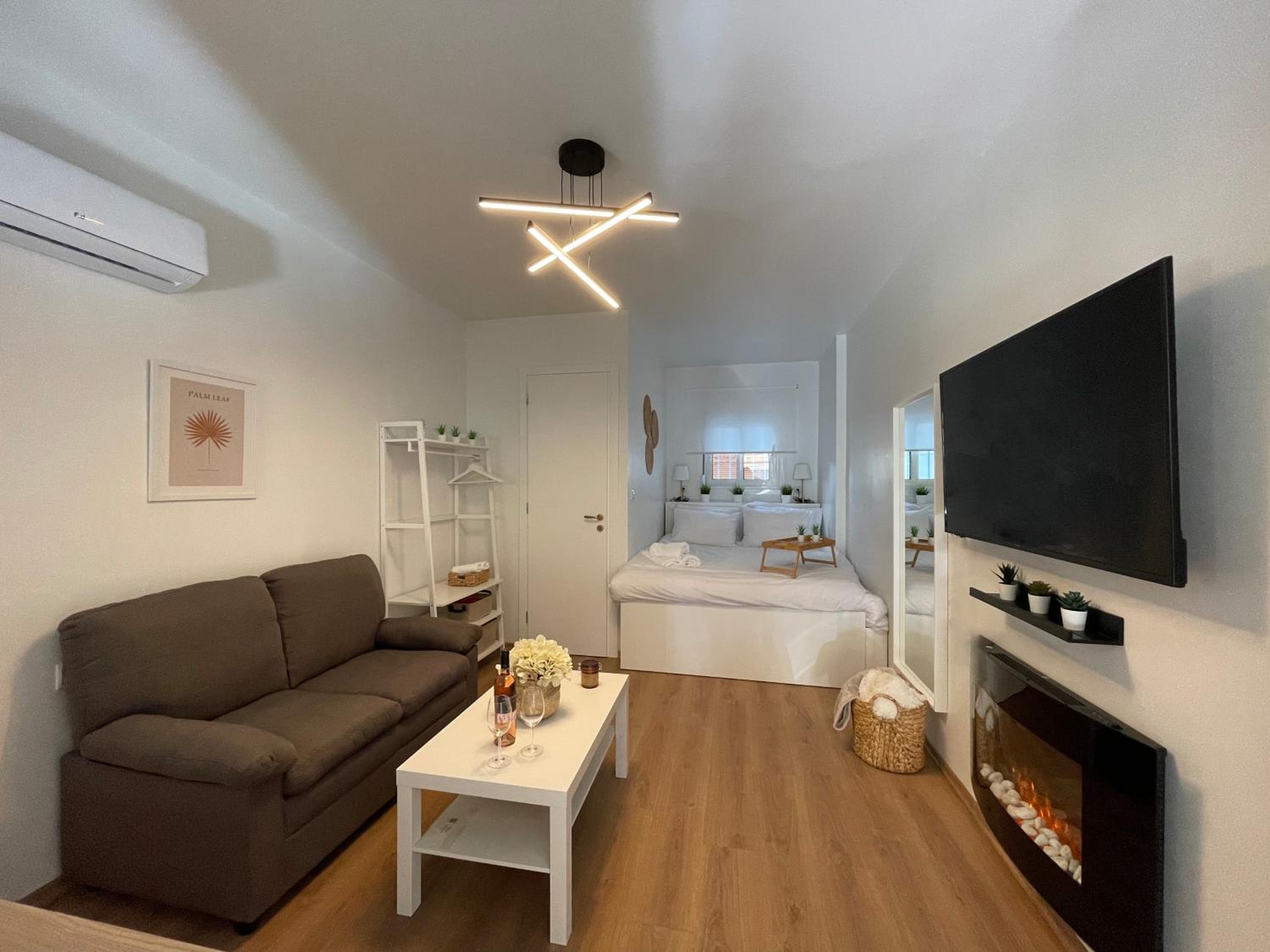 One-Bedroom Apartment photo 1