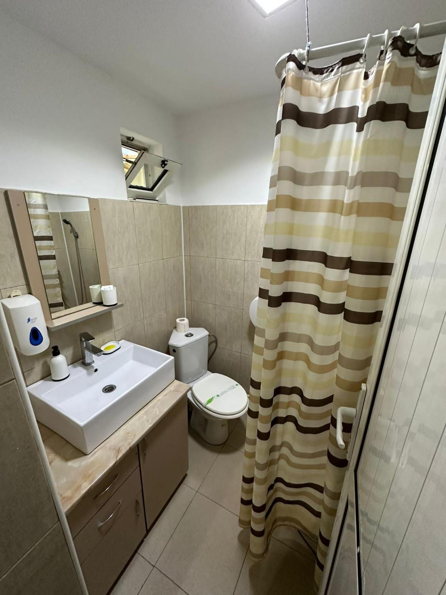 Economy Double Room - Photo 4