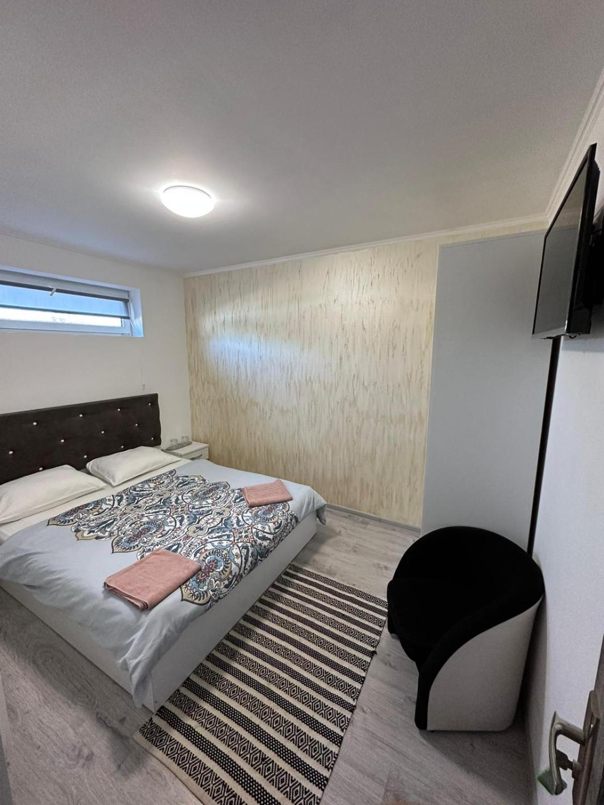 Deluxe Double Room - Photo 20