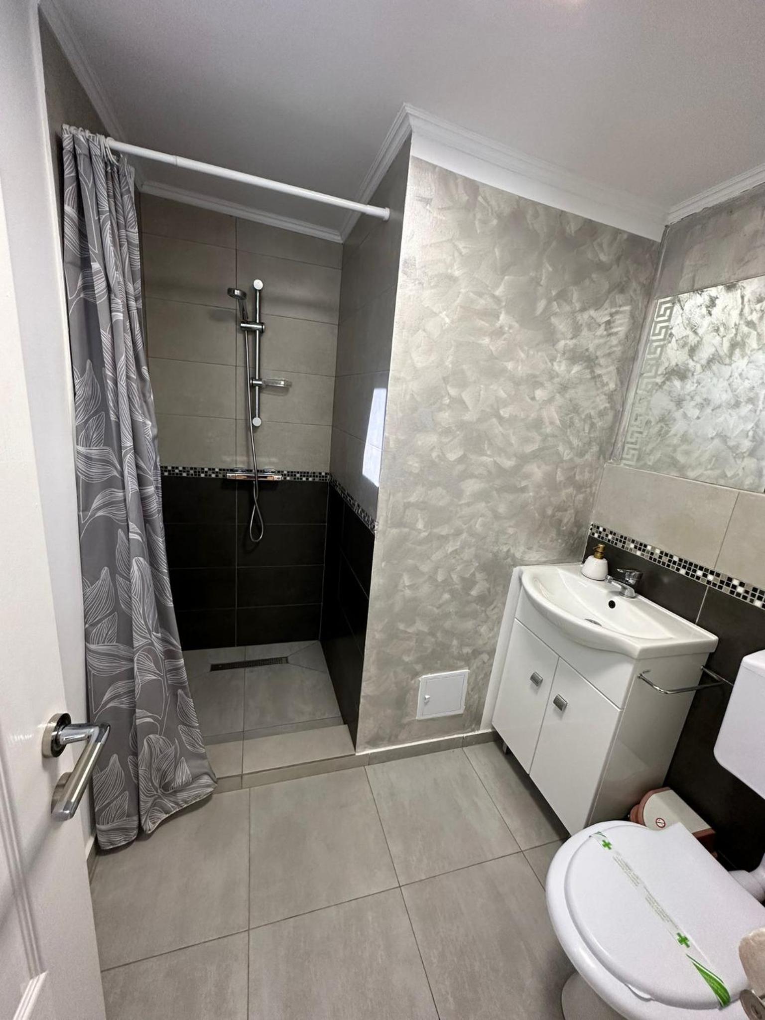 Economy Double Room - Photo 8