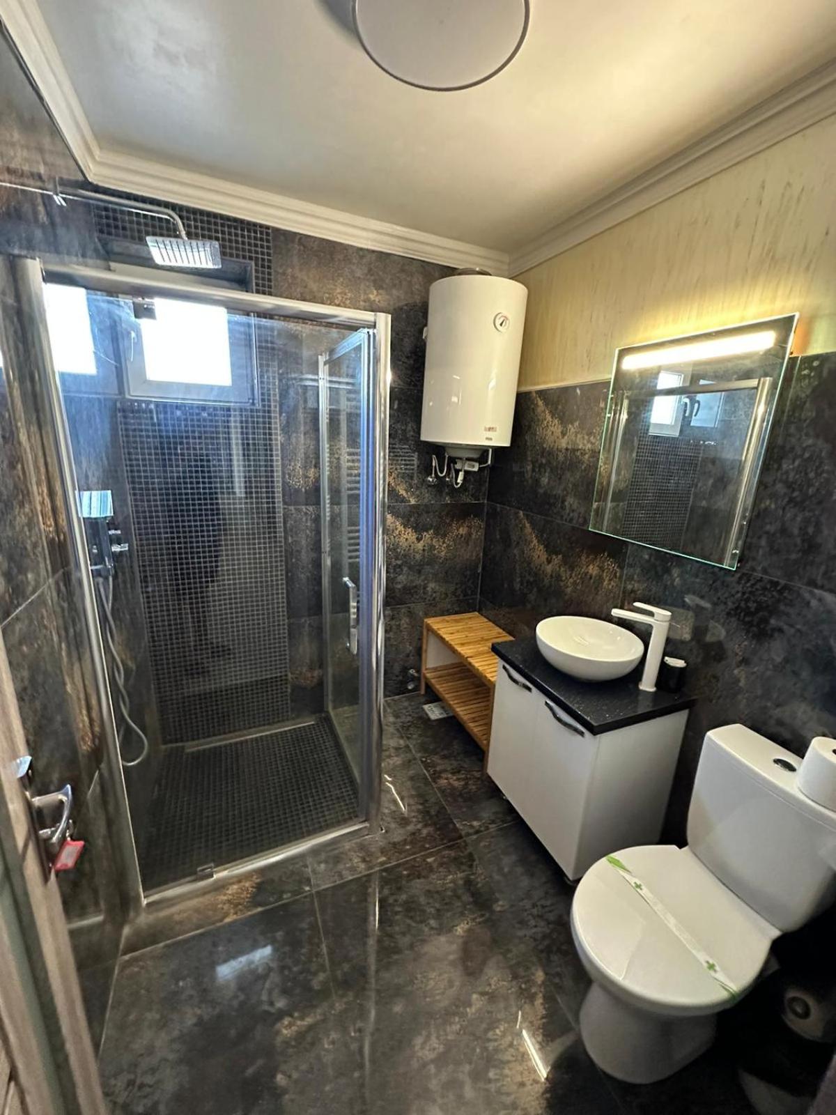 Deluxe Double Room - Photo 14