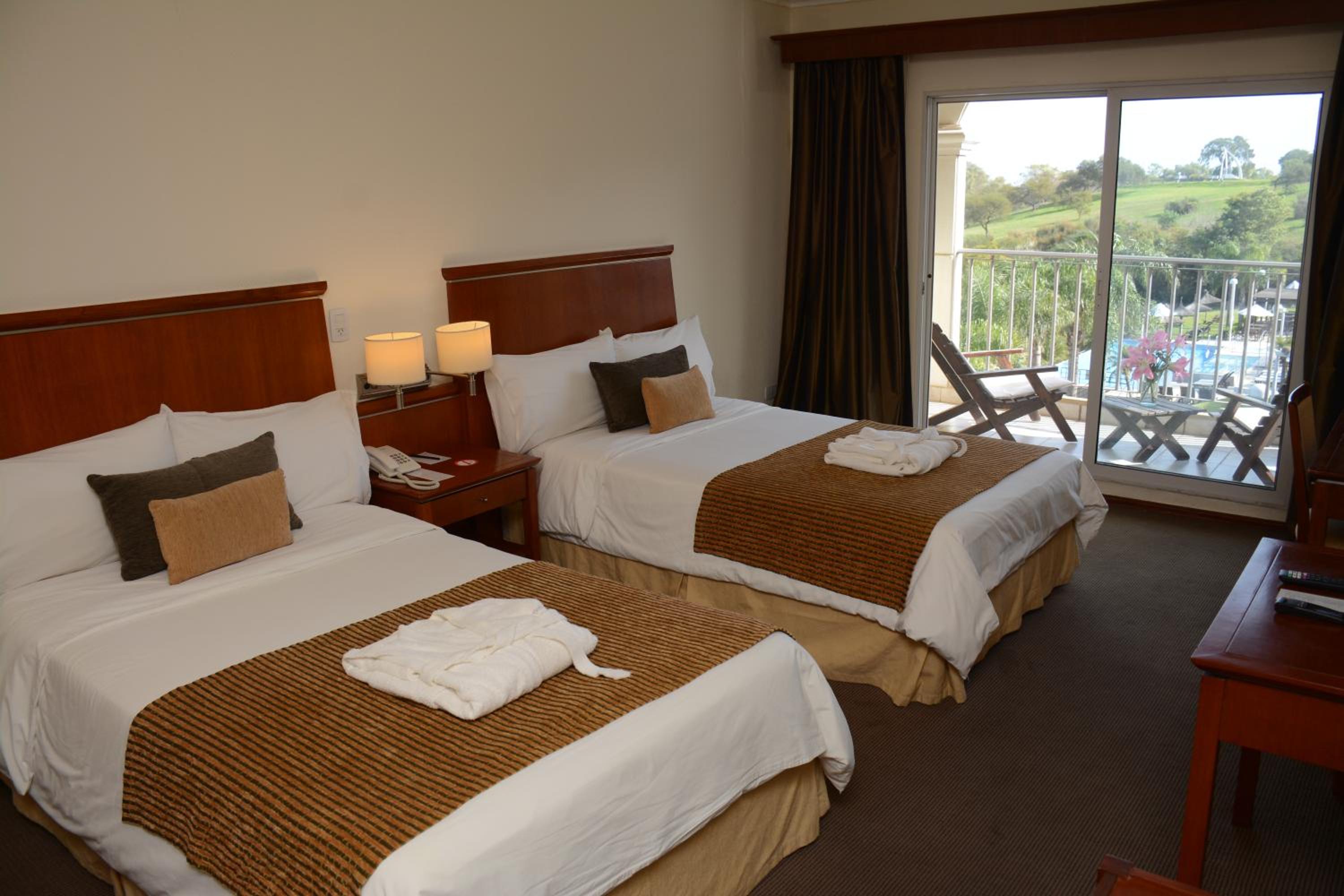 Deluxe Twin Room photo 2
