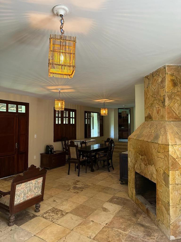 Six-Bedroom House photo 3