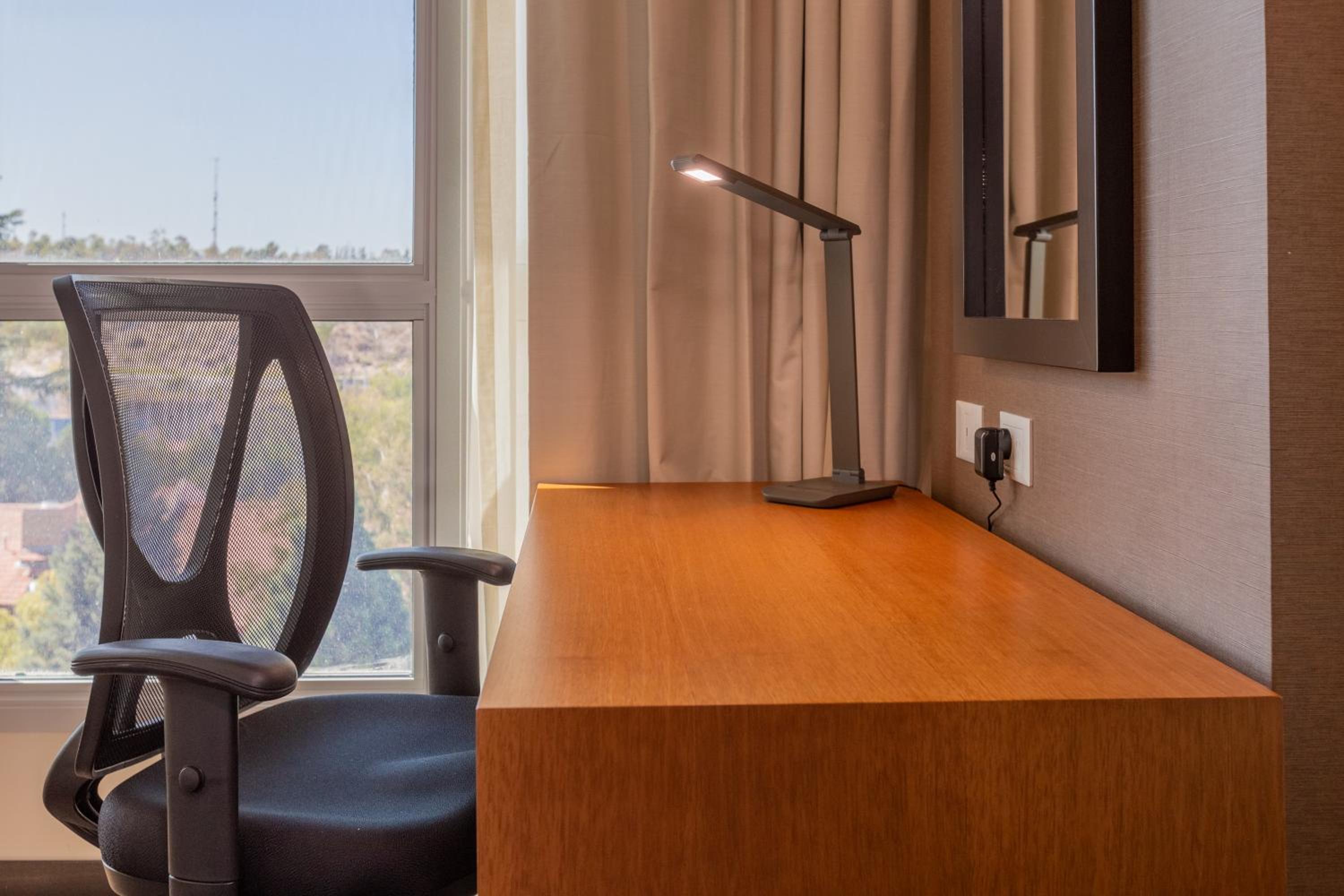 Queen Room with Mountain View photo 1