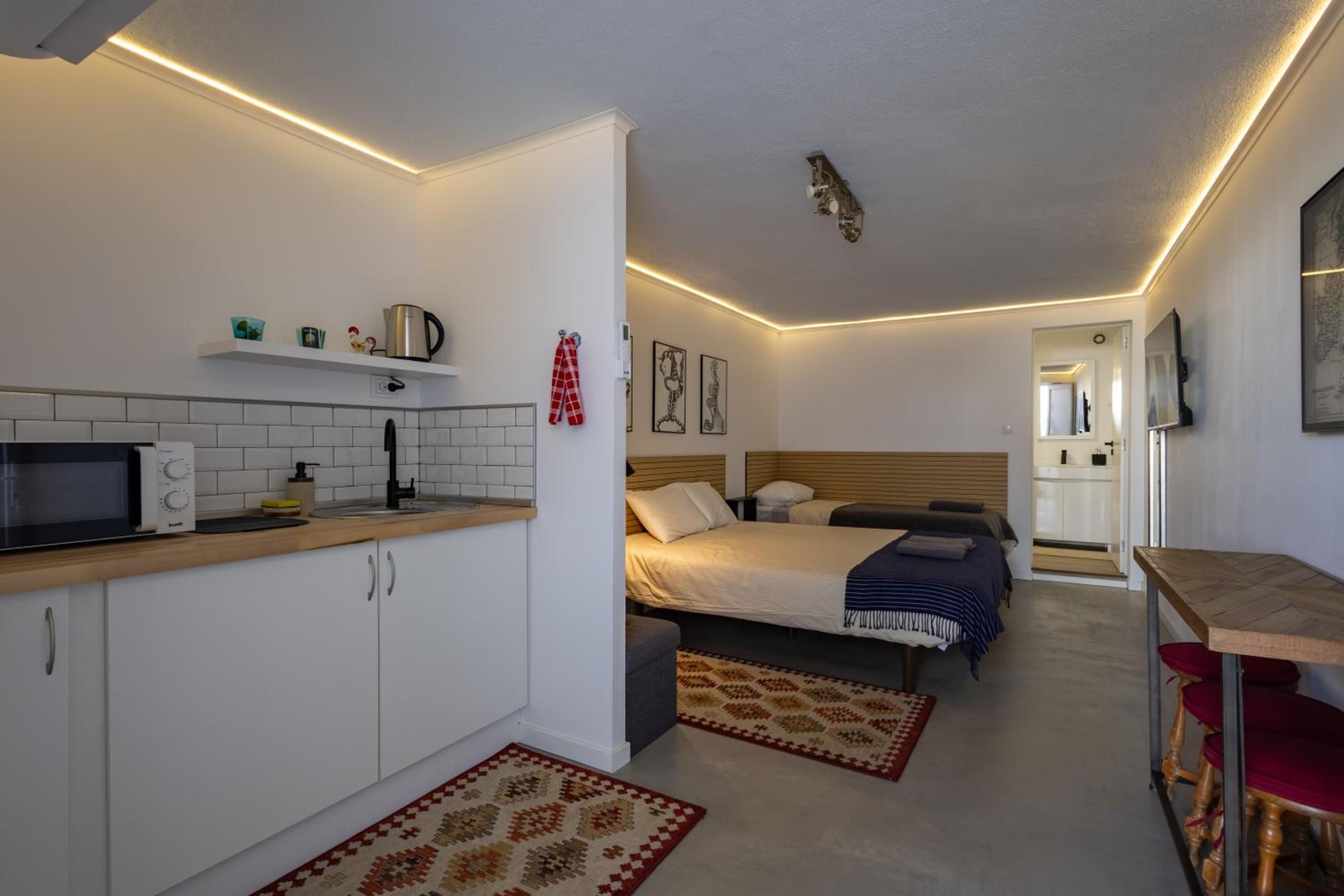 Triple Room with Private Bathroom - Photo 1